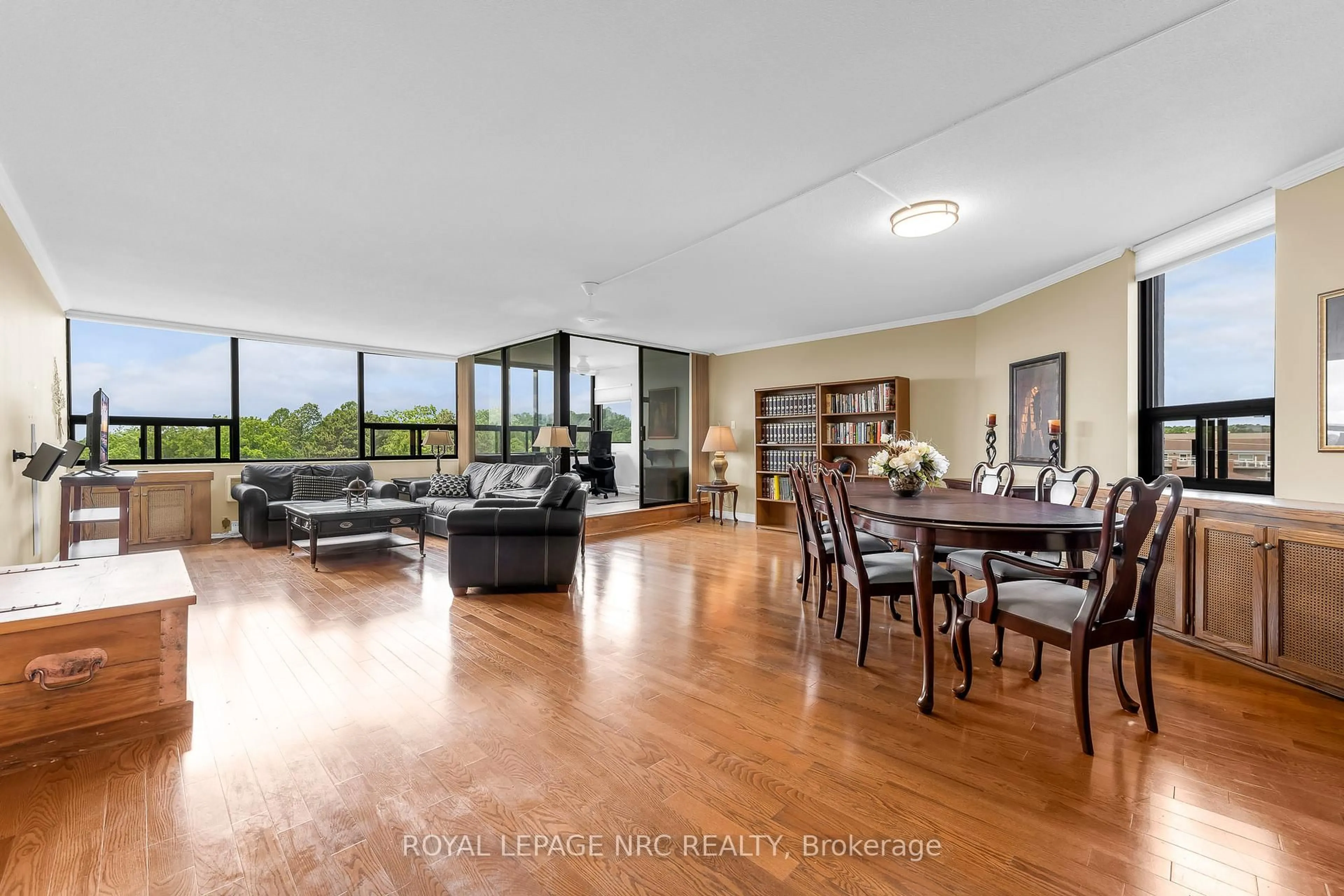 Living room with furniture, unknown for 190 Hwy 20 #505A, Pelham Ontario L3E 0V6