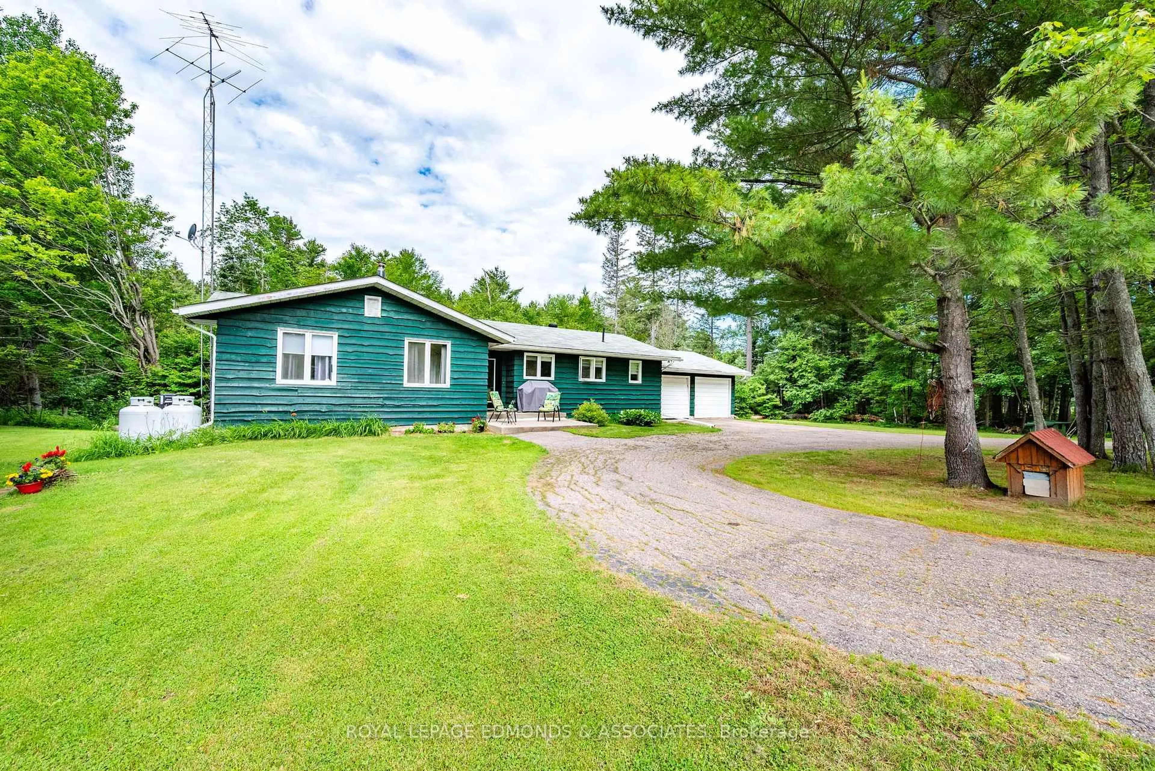 A pic from outside/outdoor area/front of a property/back of a property/a pic from drone, street for 200 Walters Rd, Pembroke Ontario K8A 6W5