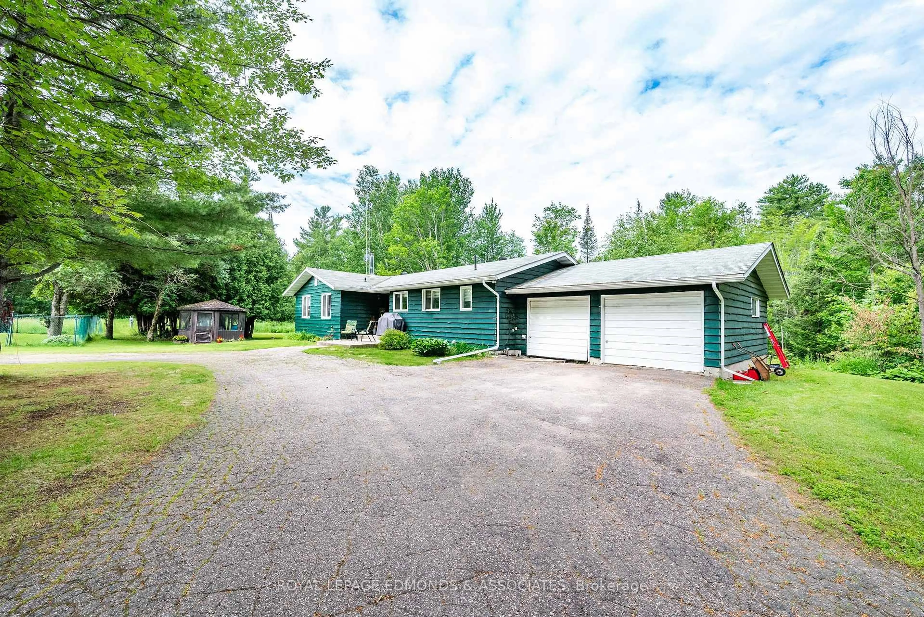 A pic from outside/outdoor area/front of a property/back of a property/a pic from drone, street for 200 Walters Rd, Pembroke Ontario K8A 6W5