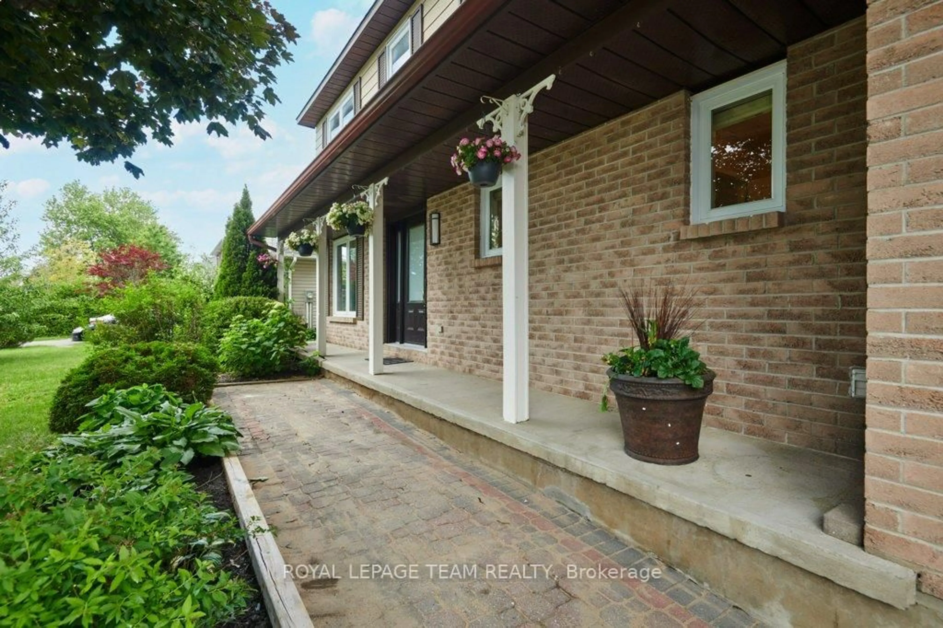 Unknown for 332 Liard St, Ottawa Ontario K2S 1J8