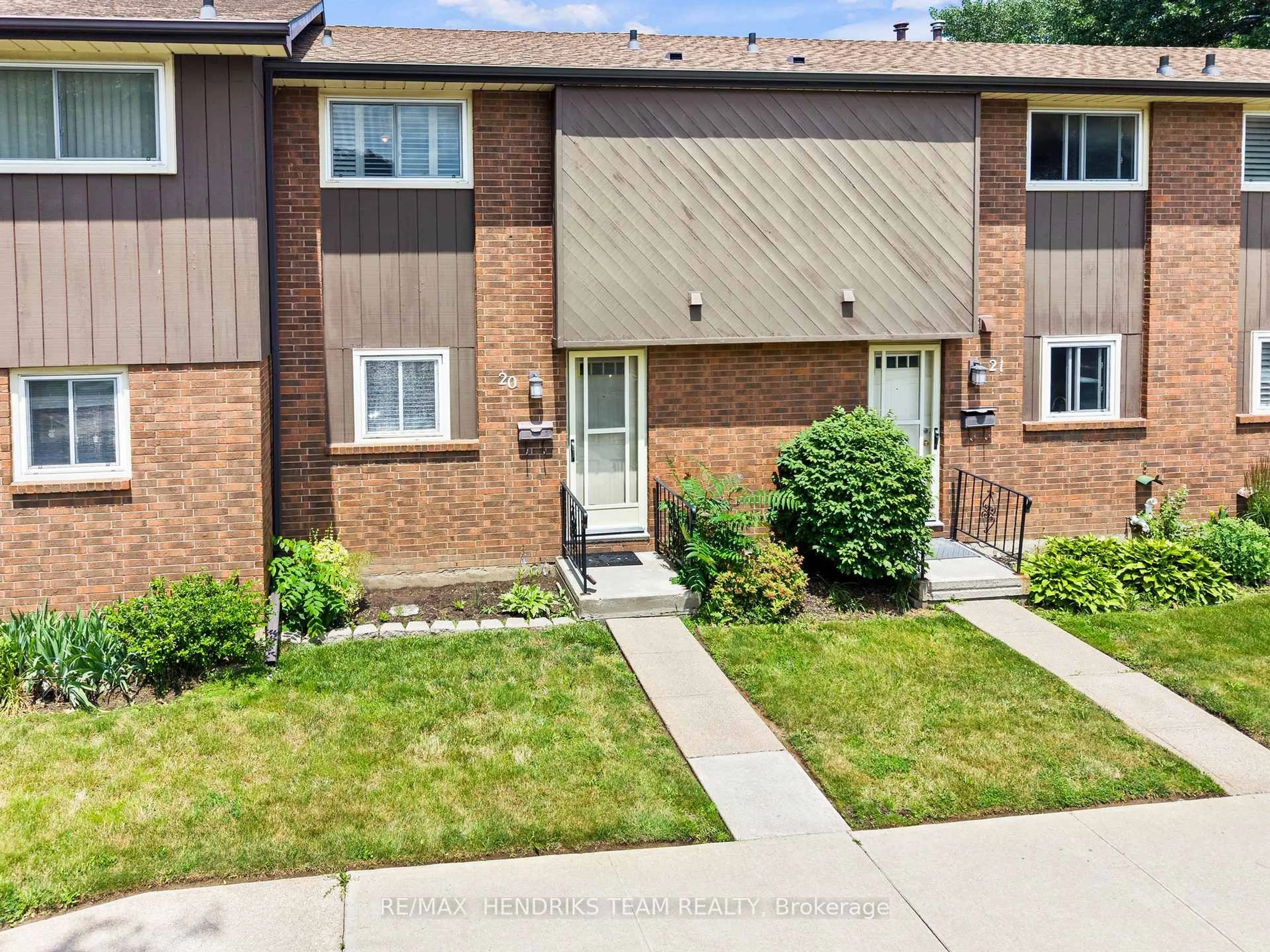 A pic from outside/outdoor area/front of a property/back of a property/a pic from drone, street for 64 Forster St #20, St. Catharines Ontario L2N 6T5