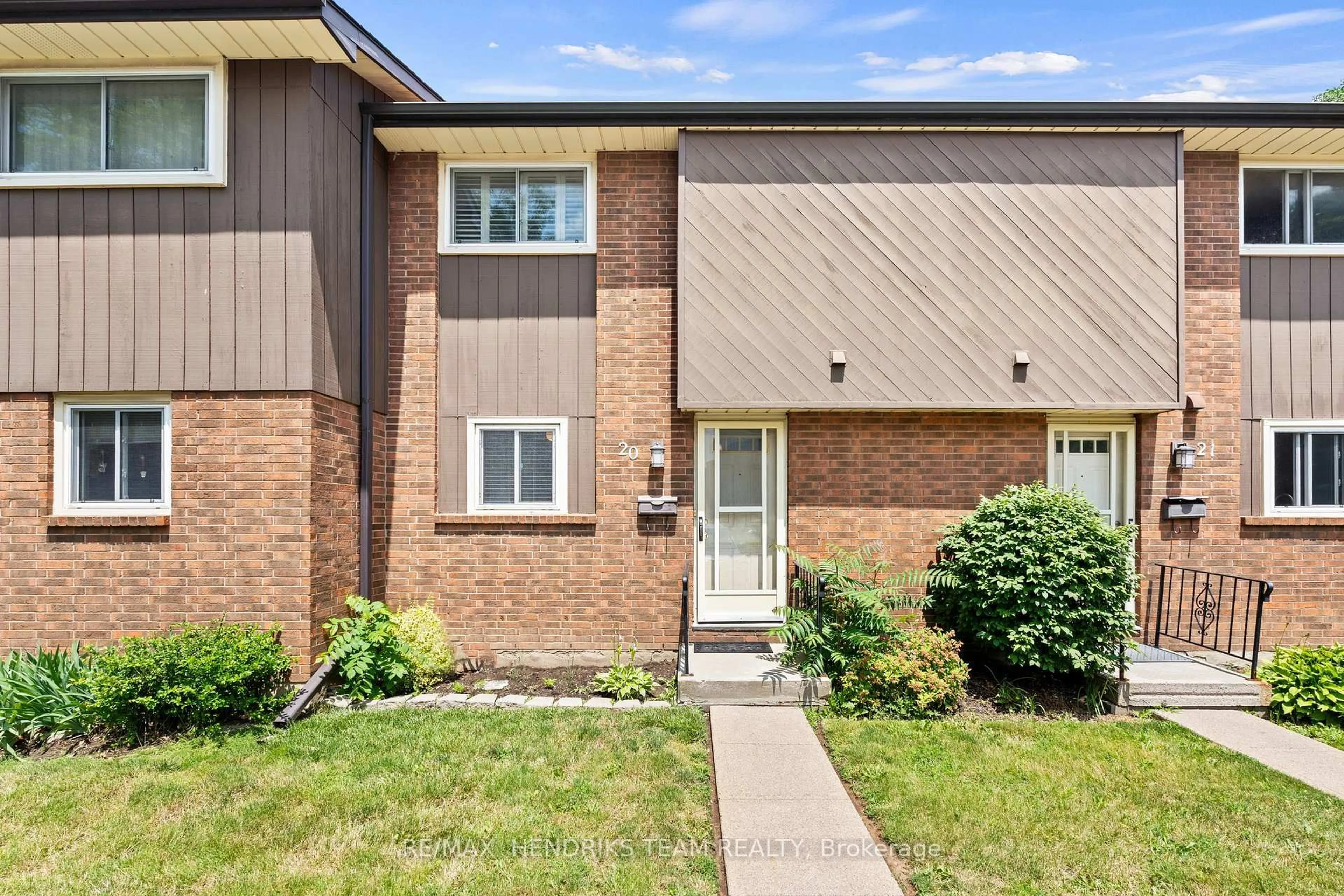 Home with brick exterior material, street for 64 Forster St #20, St. Catharines Ontario L2N 6T5