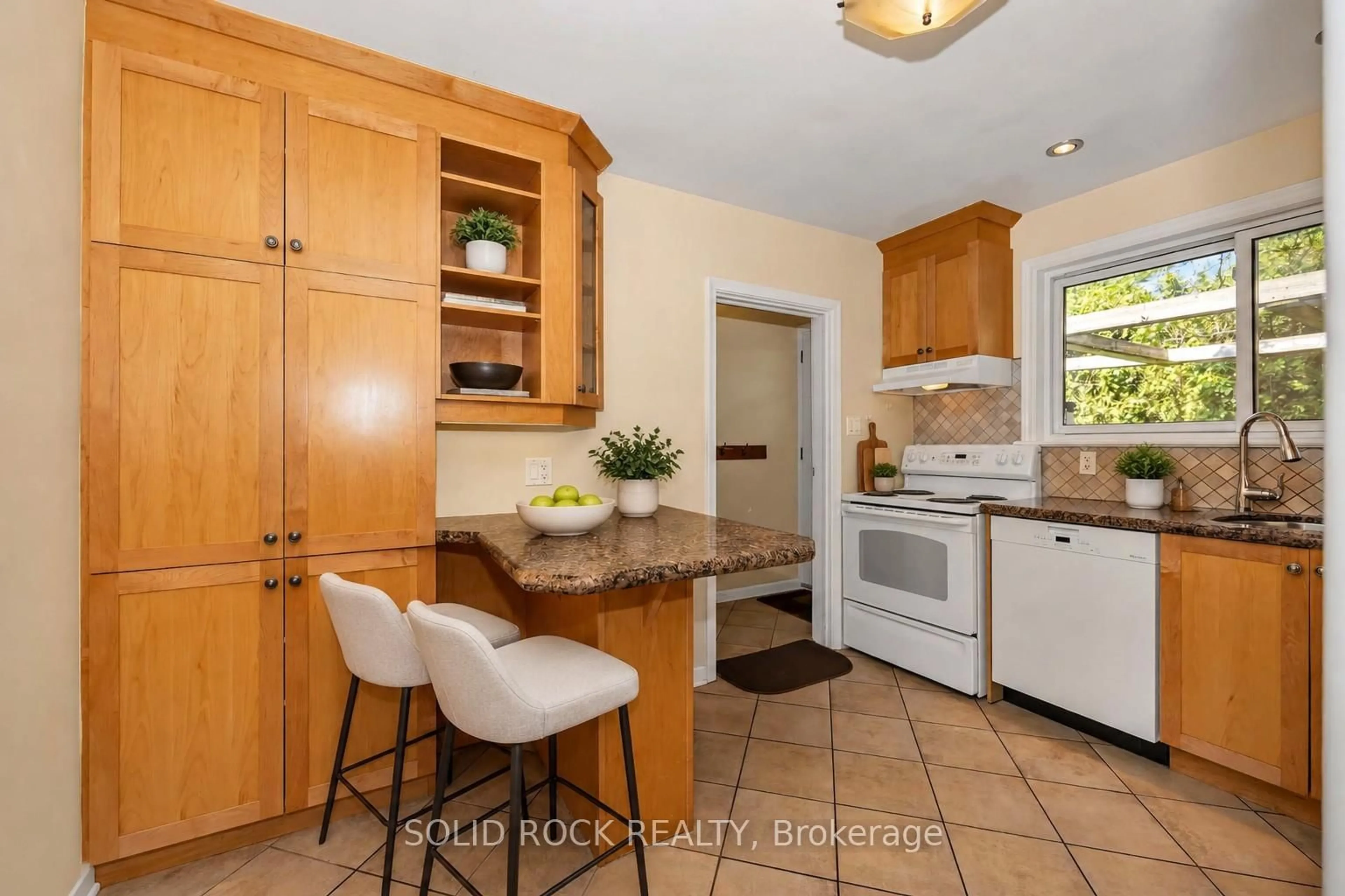 Standard kitchen, ceramic/tile floor for 1235 Major St, Ottawa Ontario K2C 2S3