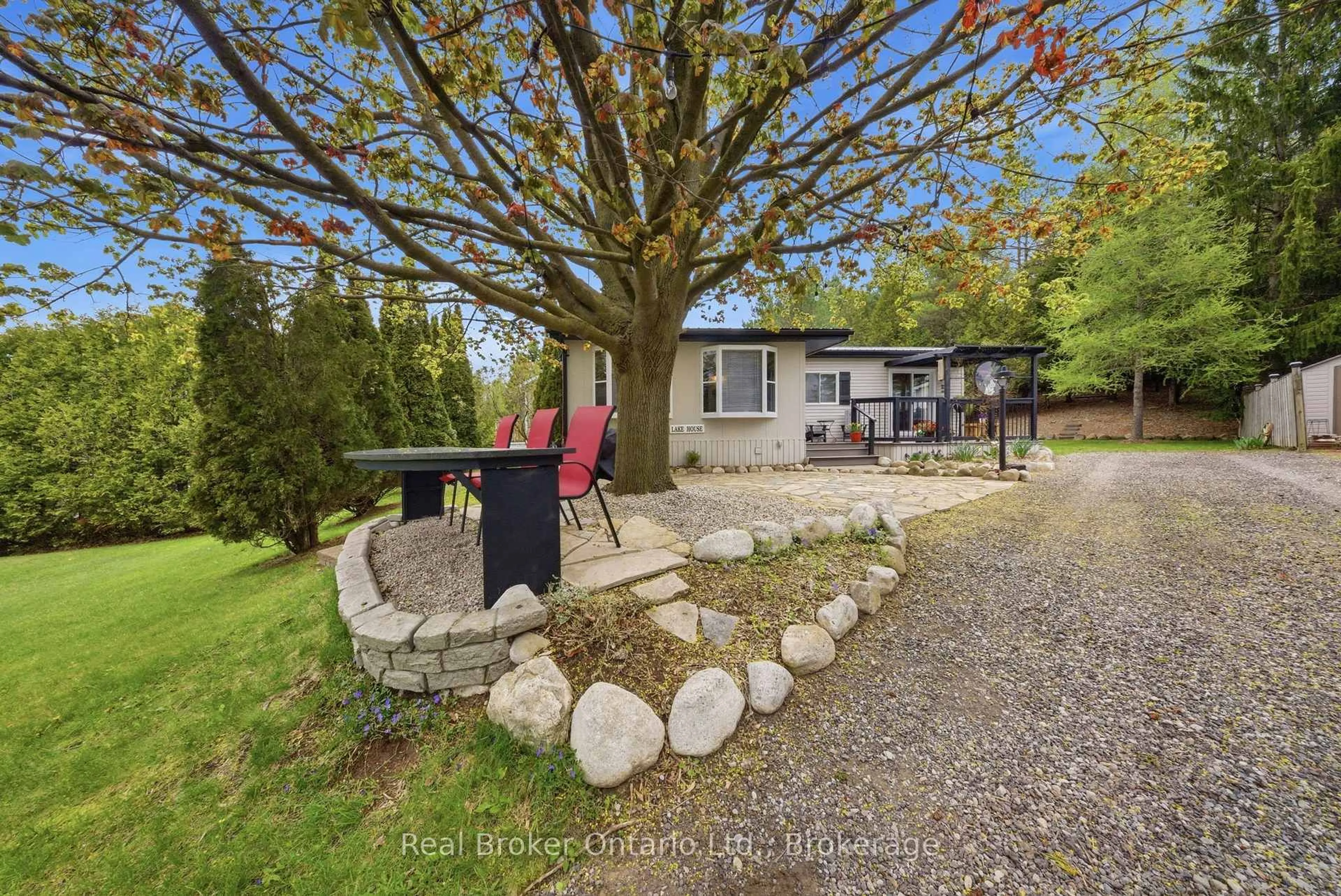 A pic from outside/outdoor area/front of a property/back of a property/a pic from drone, unknown for 230 Mountain Ash Rd, North Dumfries Ontario N0B 1E0