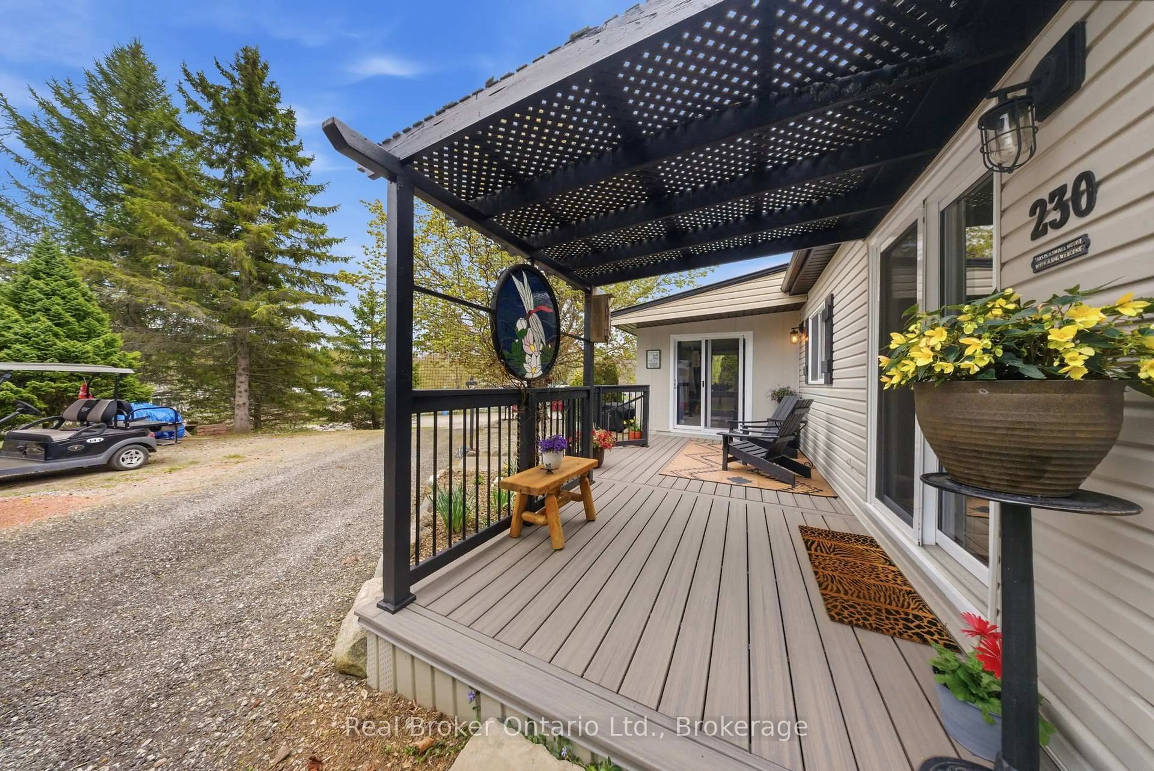 Patio, unknown for 230 Mountain Ash Rd, North Dumfries Ontario N0B 1E0