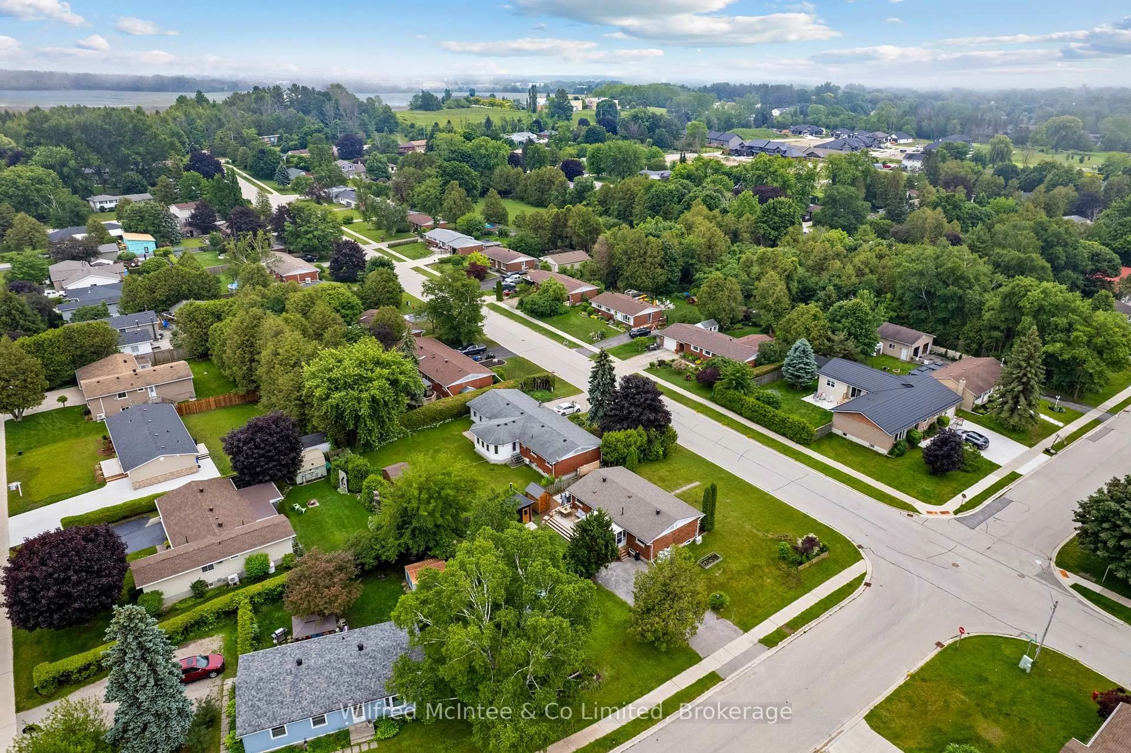 A pic from outside/outdoor area/front of a property/back of a property/a pic from drone, street for 39 Inverlyn Cres, Kincardine Ontario N2Z 1J2