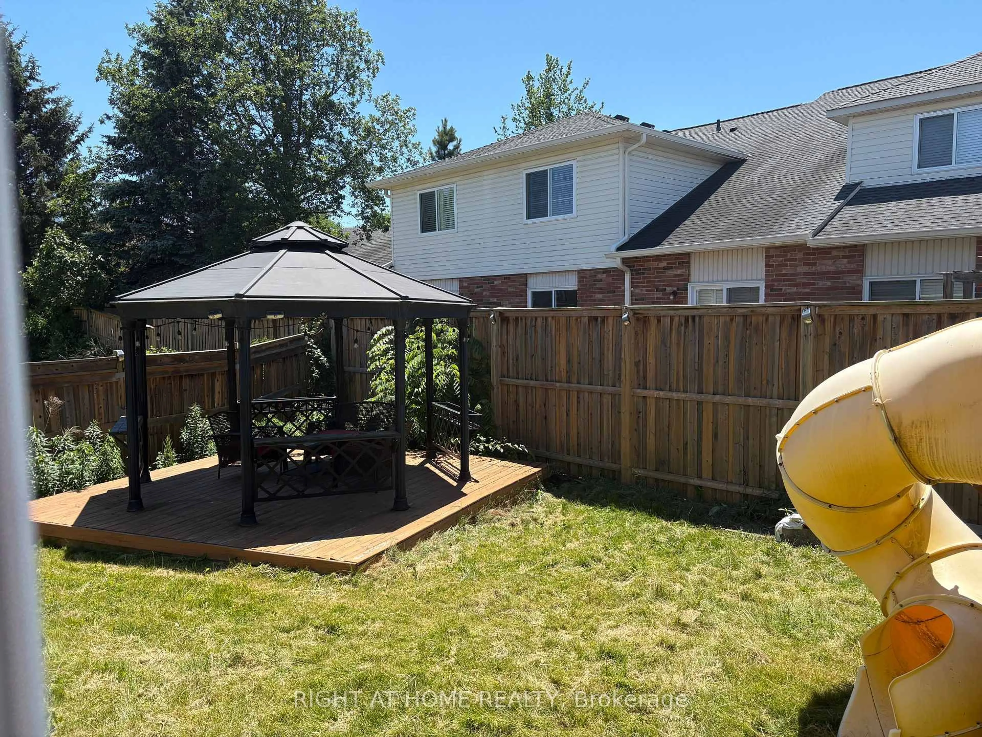 Patio, mountain view for 63 Lupo Dr, Hamilton Ontario L8B 0V3