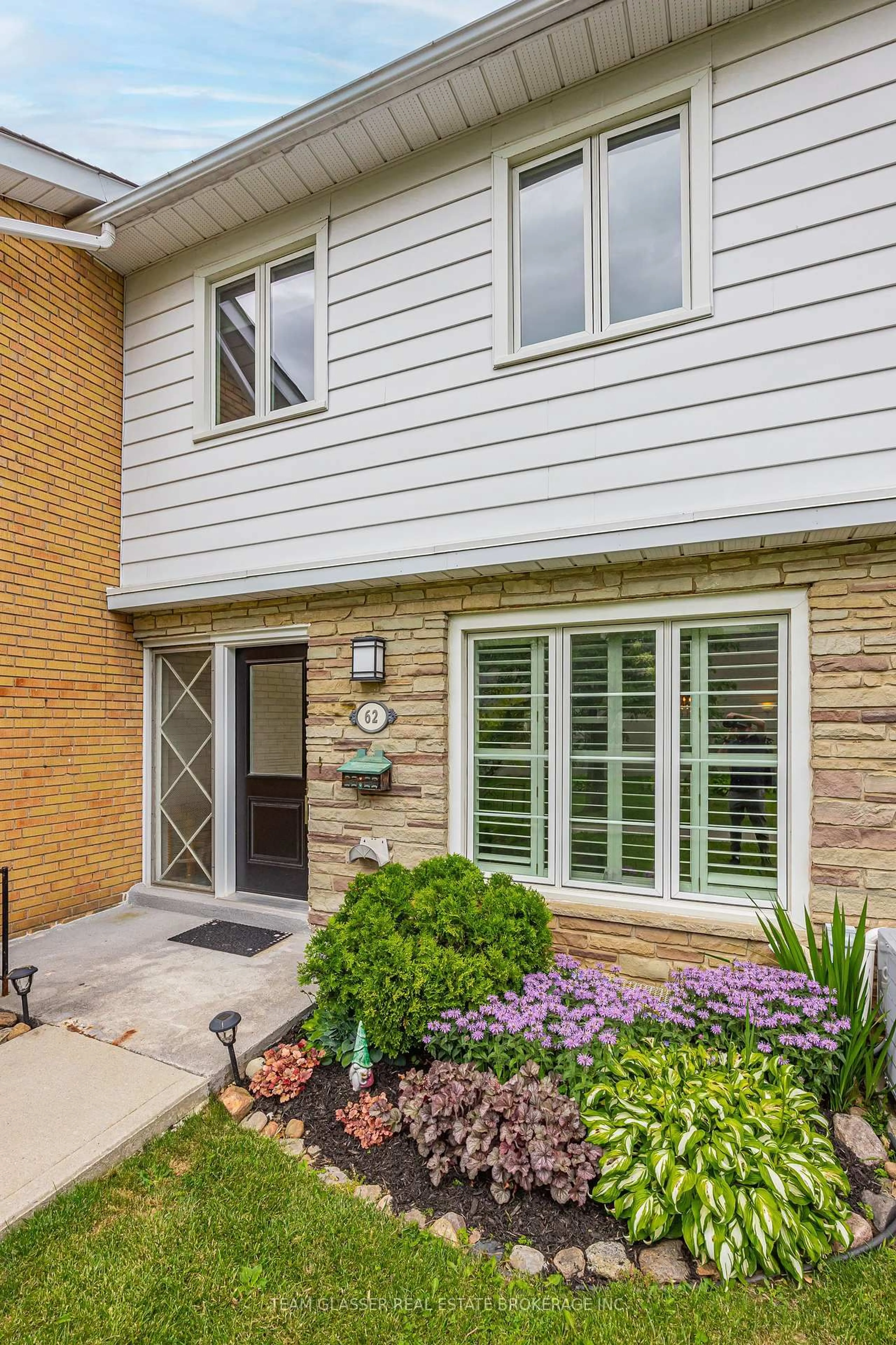 Home with brick exterior material, street for 1220 ROYAL YORK Rd #62, London North Ontario N6H 3Z9