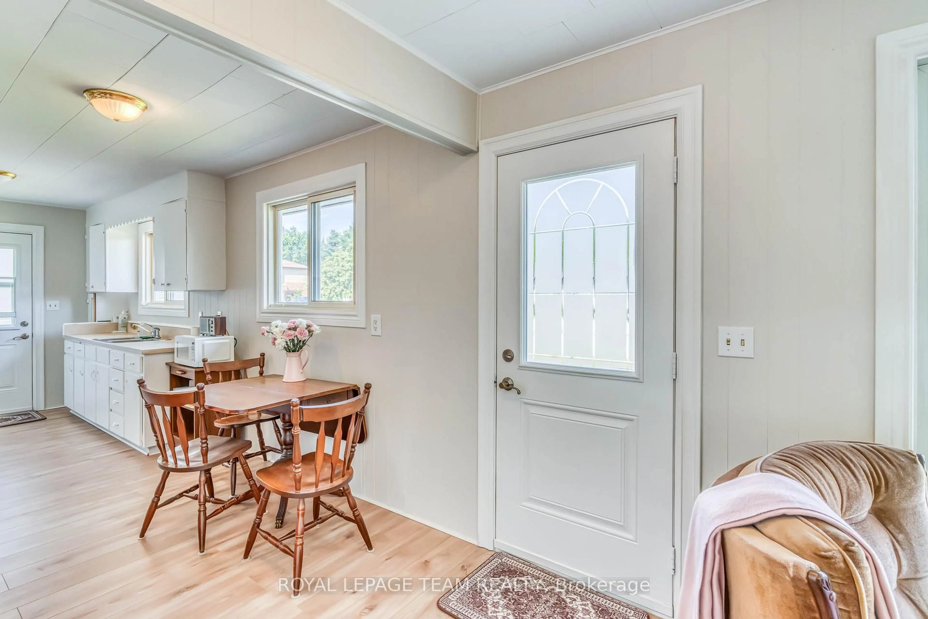 Indoor entryway for 329 Wylie St, Almonte Ontario K0A 1A0