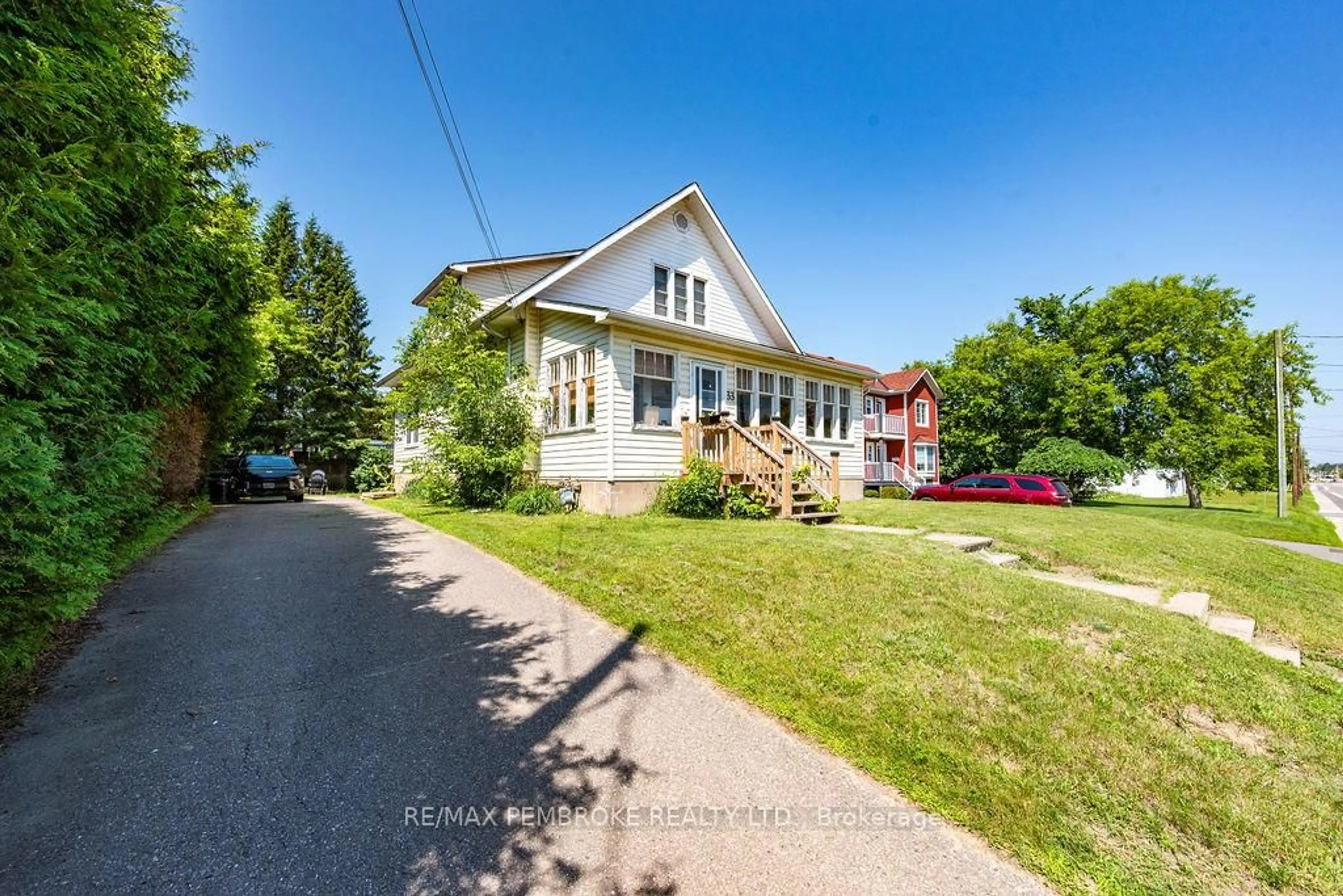 A pic from outside/outdoor area/front of a property/back of a property/a pic from drone, street for 33 Doran Rd, Petawawa Ontario K8H 1R1