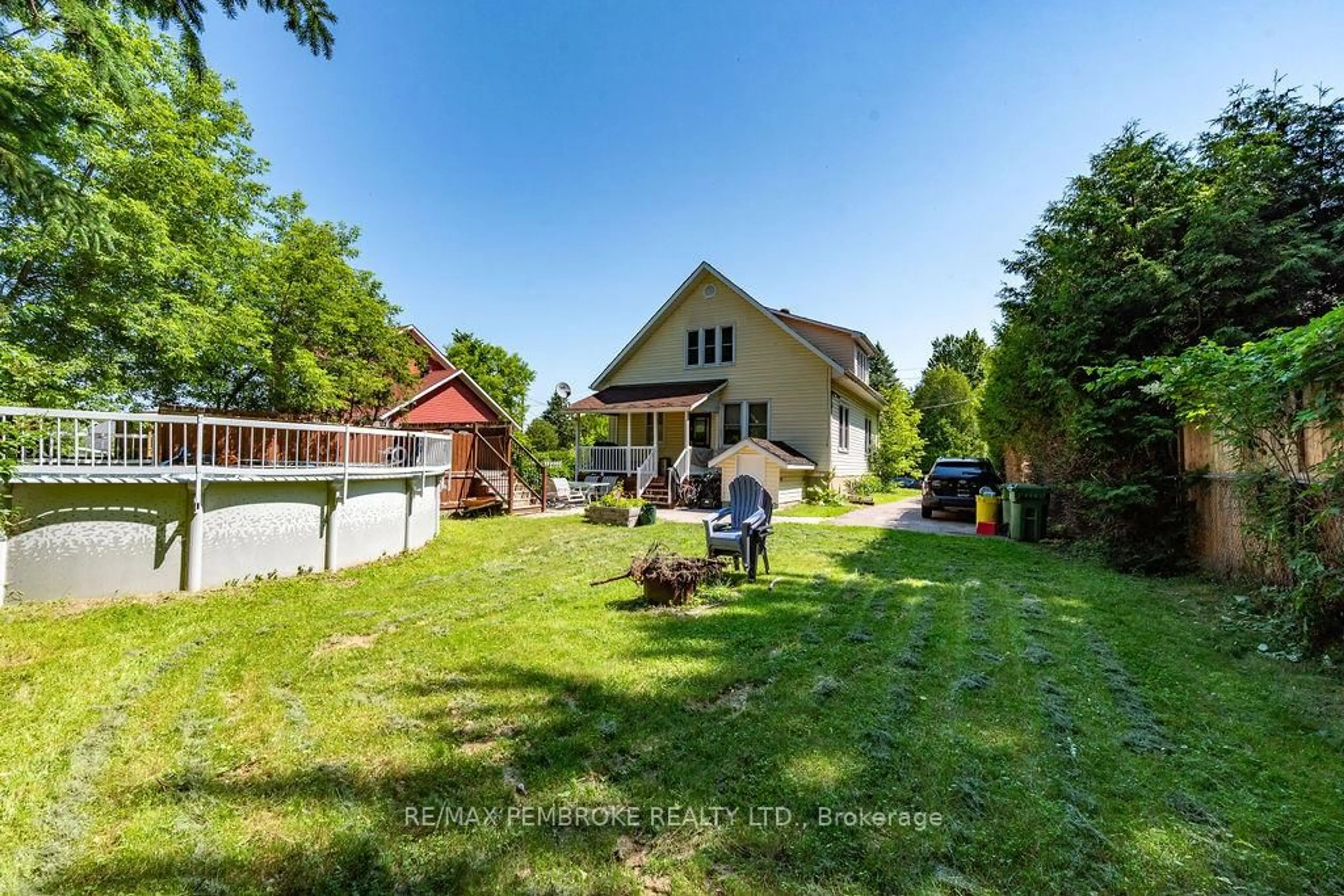 A pic from outside/outdoor area/front of a property/back of a property/a pic from drone, street for 33 Doran Rd, Petawawa Ontario K8H 1R1
