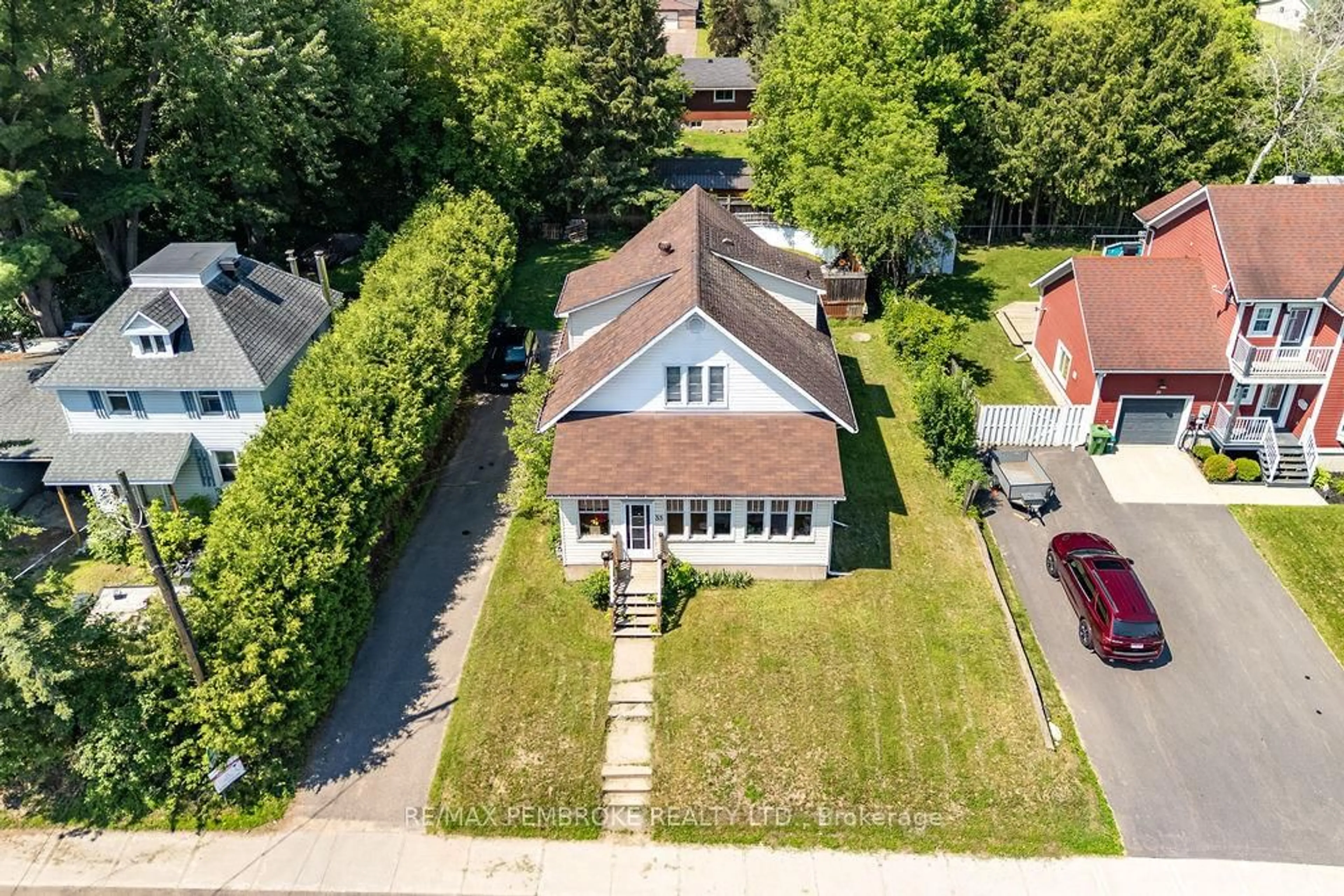 A pic from outside/outdoor area/front of a property/back of a property/a pic from drone, street for 33 Doran Rd, Petawawa Ontario K8H 1R1