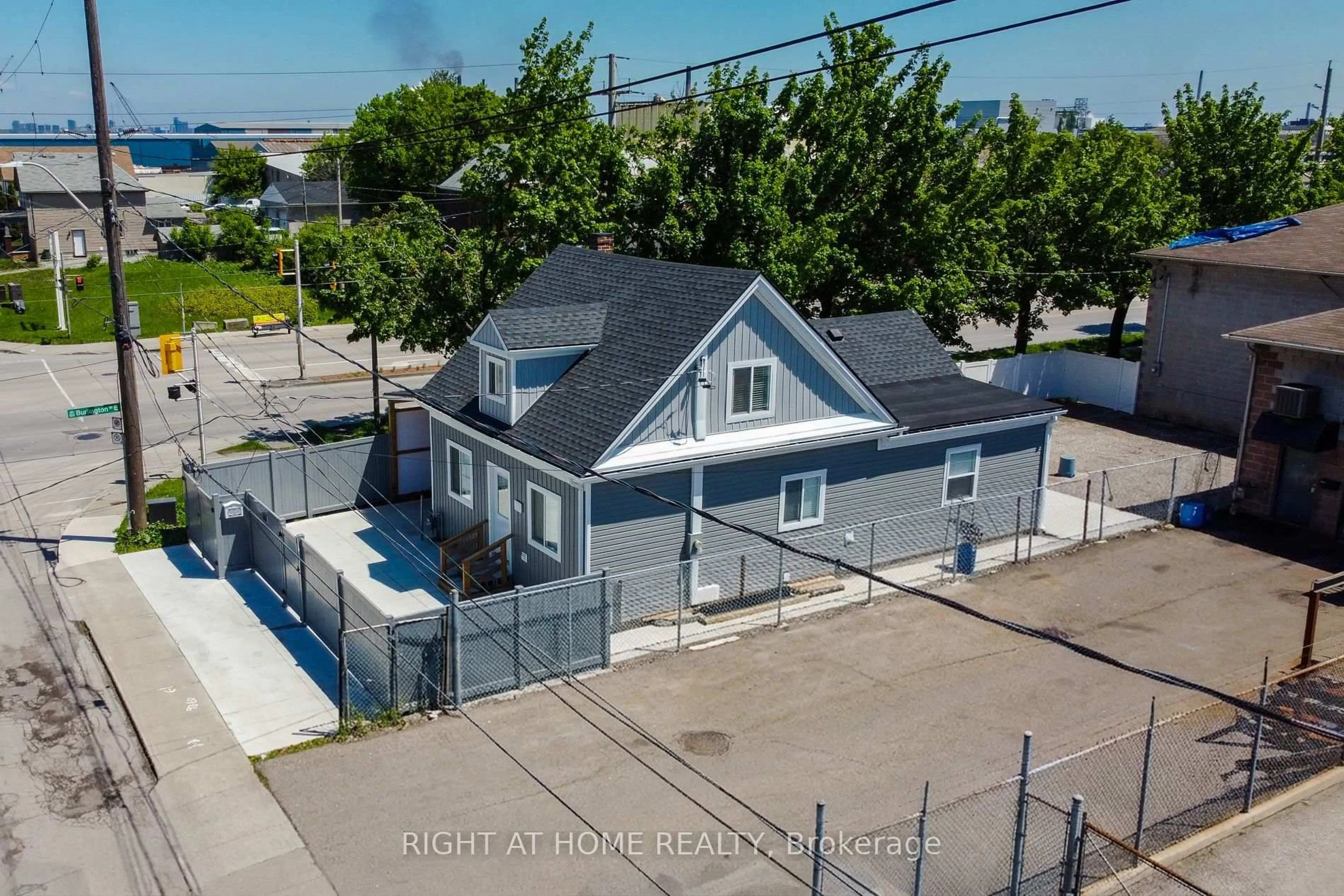 A pic from outside/outdoor area/front of a property/back of a property/a pic from drone, street for 78 Hillyard St, Hamilton Ontario L8L 6B4