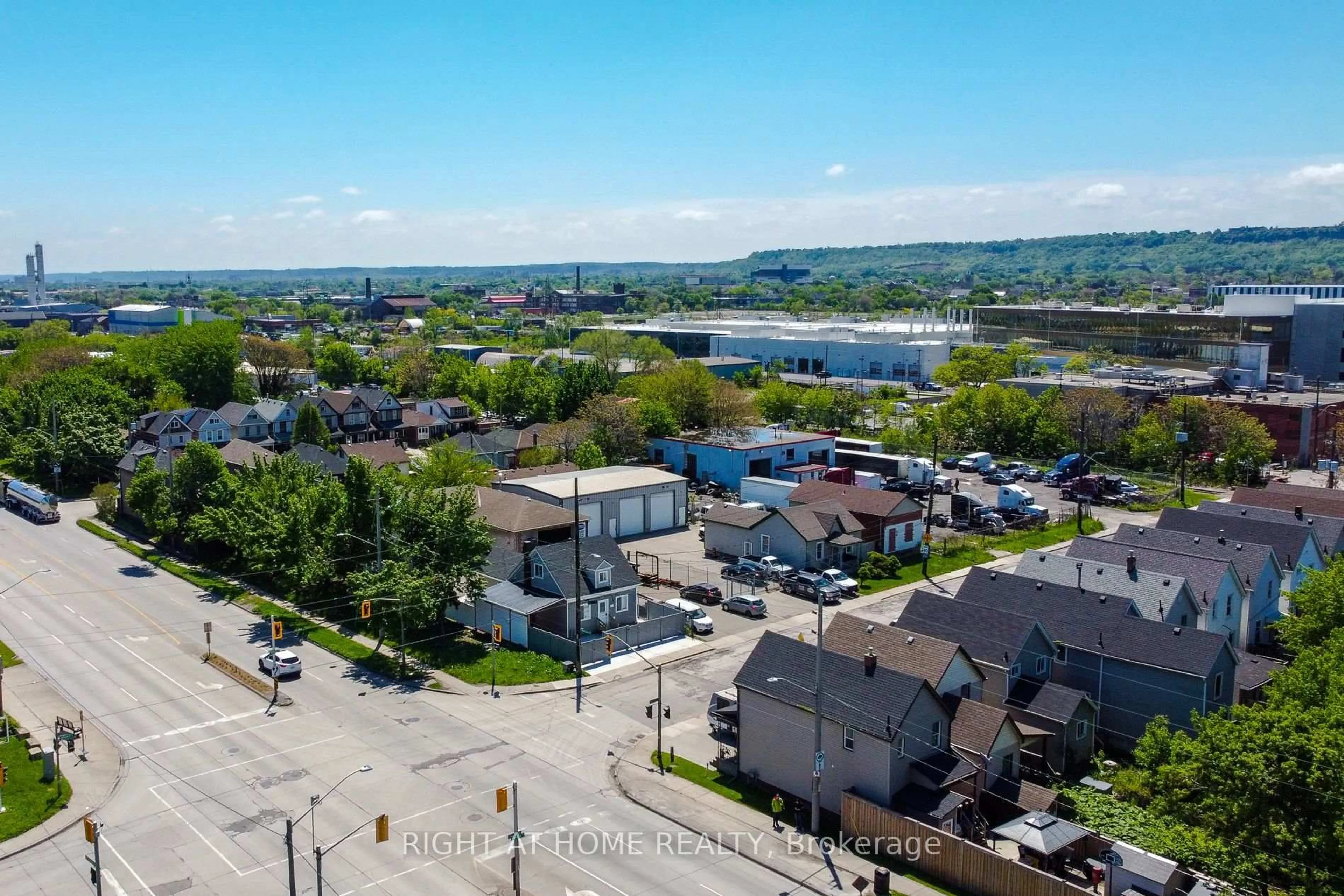 A pic from outside/outdoor area/front of a property/back of a property/a pic from drone, unknown for 78 Hillyard St, Hamilton Ontario L8L 6B4