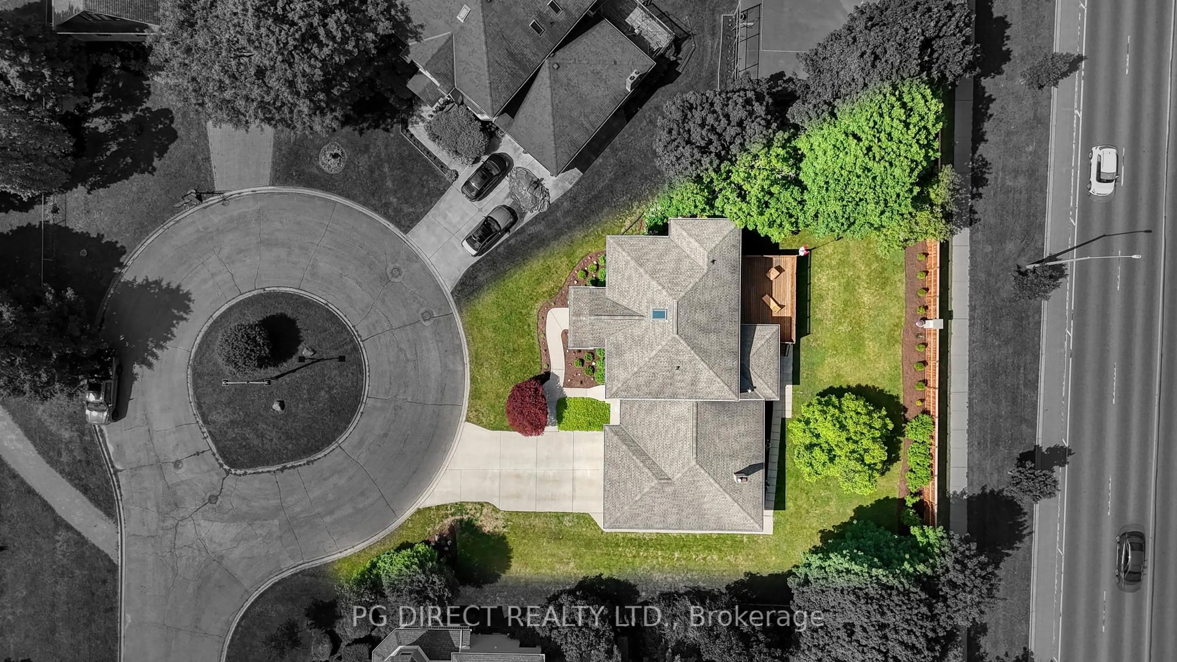A pic from outside/outdoor area/front of a property/back of a property/a pic from drone, street for 7 Old Stone Crt, Guelph Ontario N1G 2M5