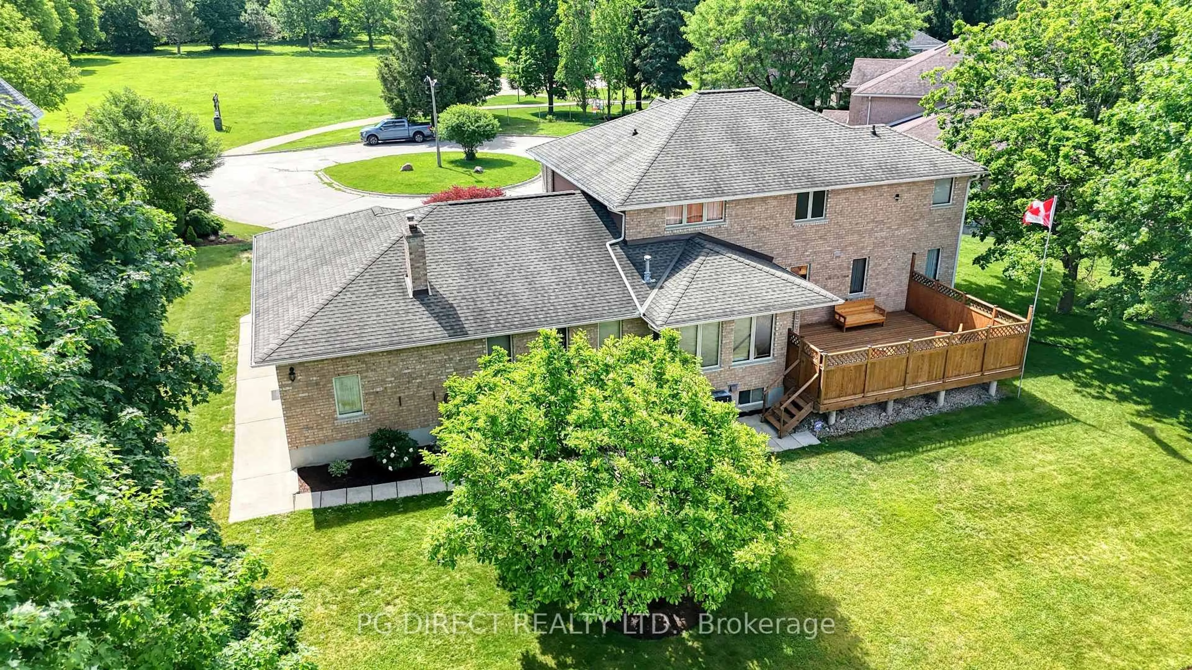 A pic from outside/outdoor area/front of a property/back of a property/a pic from drone, unknown for 7 Old Stone Crt, Guelph Ontario N1G 2M5