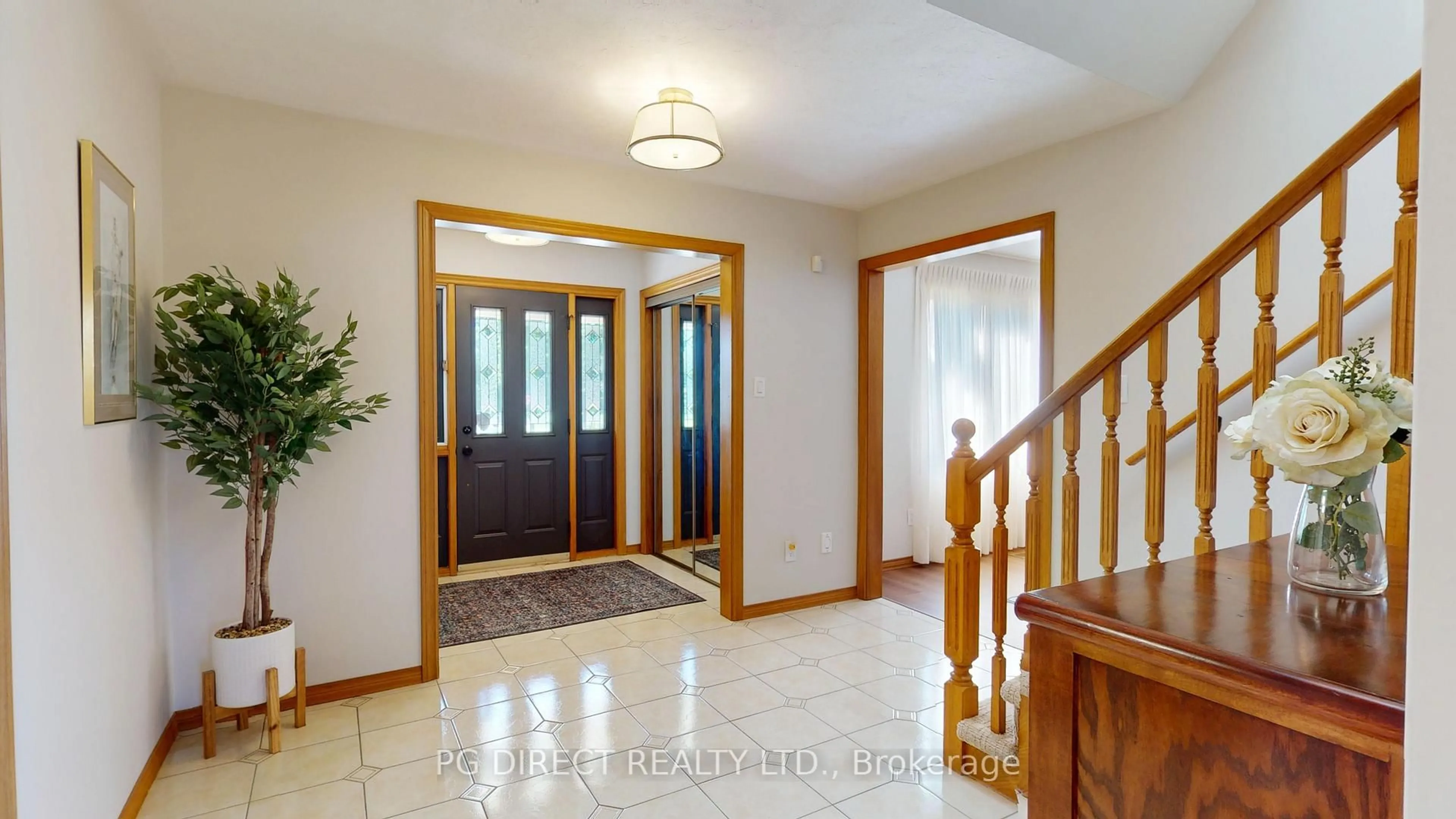 Indoor entryway for 7 Old Stone Crt, Guelph Ontario N1G 2M5