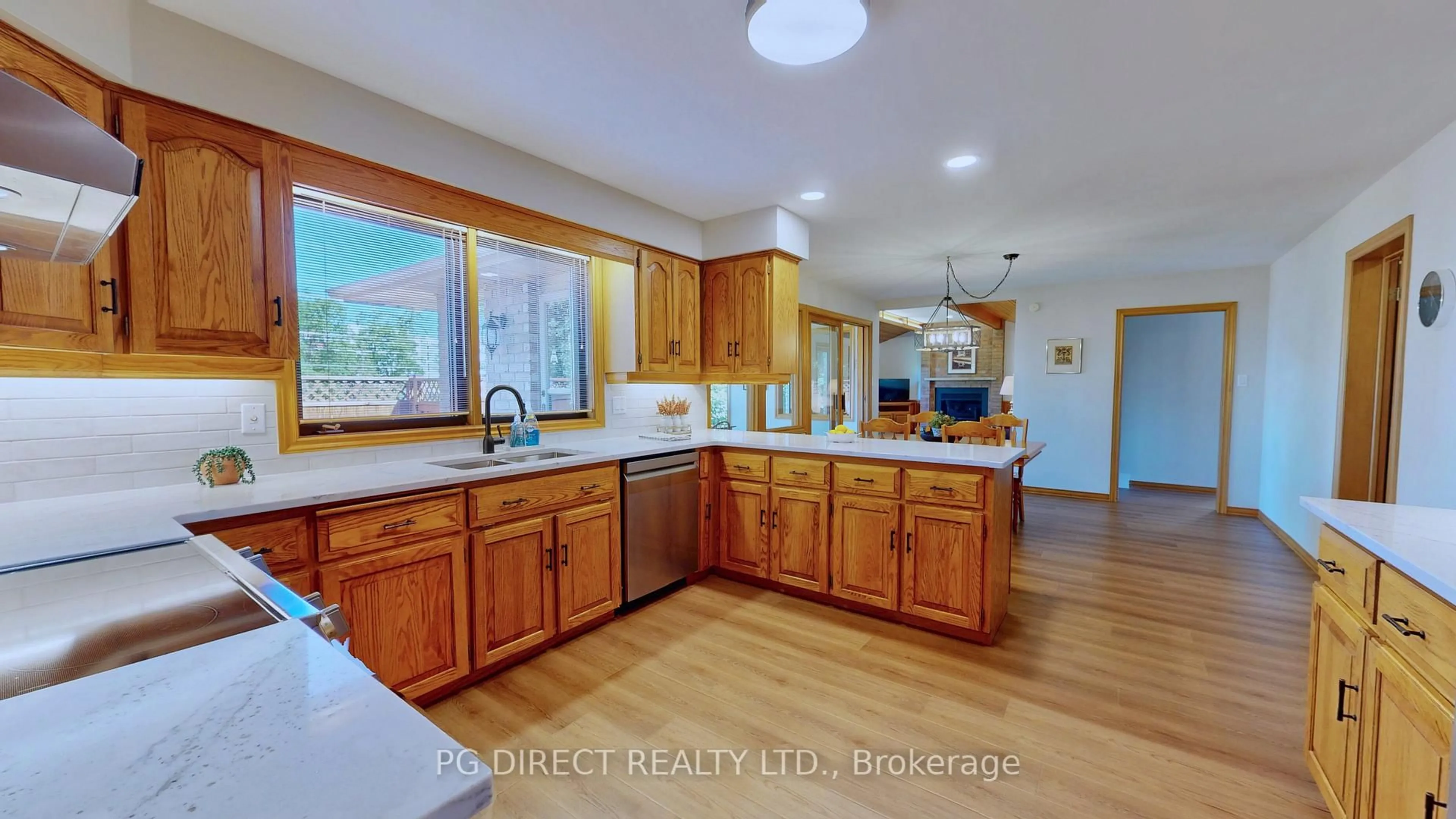 Open concept kitchen, unknown for 7 Old Stone Crt, Guelph Ontario N1G 2M5
