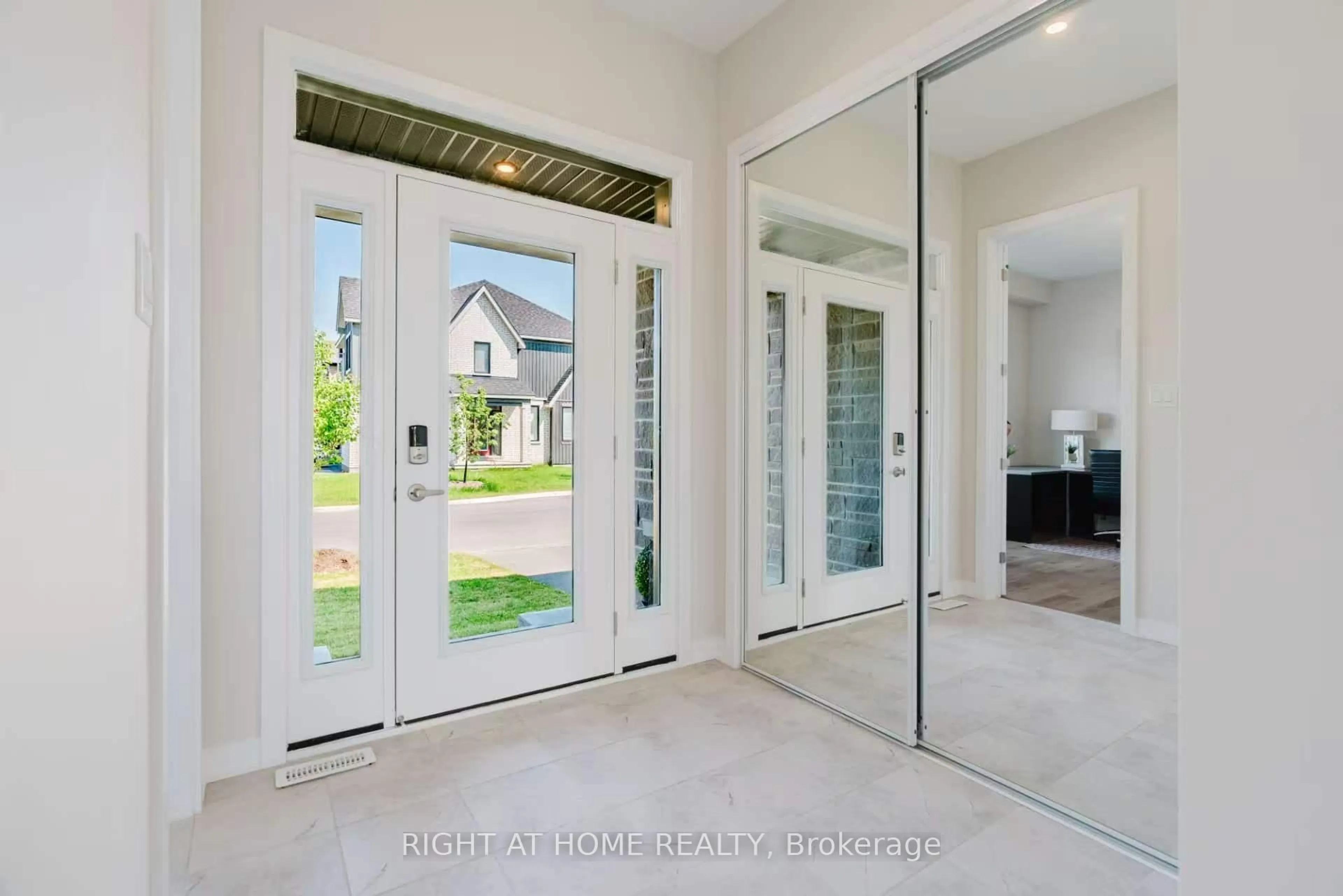 Indoor entryway for 517 Elation Hts, Ottawa Ontario K2J 4J4