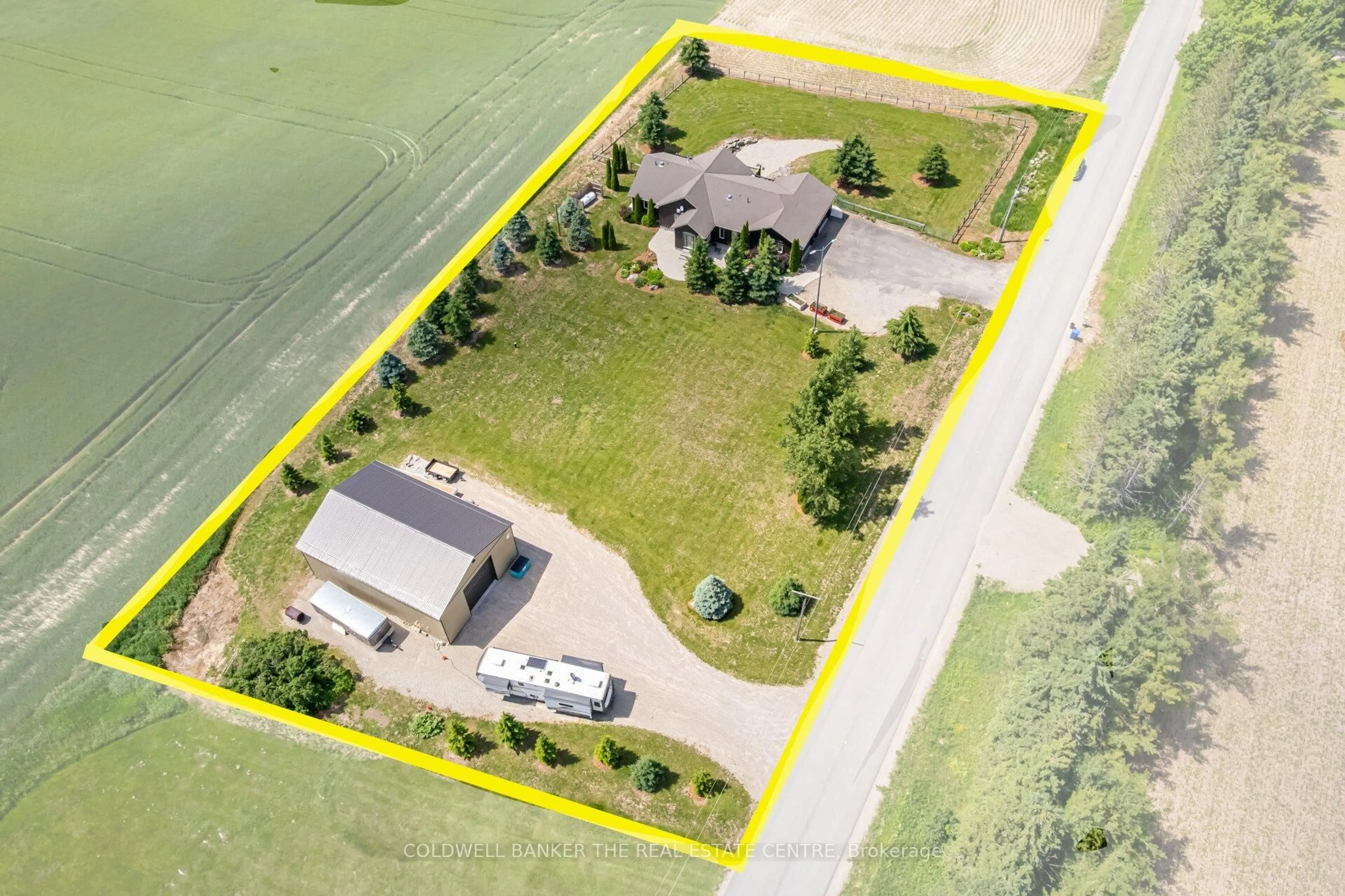 A pic from outside/outdoor area/front of a property/back of a property/a pic from drone, street for 676600 Centre Rd, Mulmur Ontario L9V 0E1
