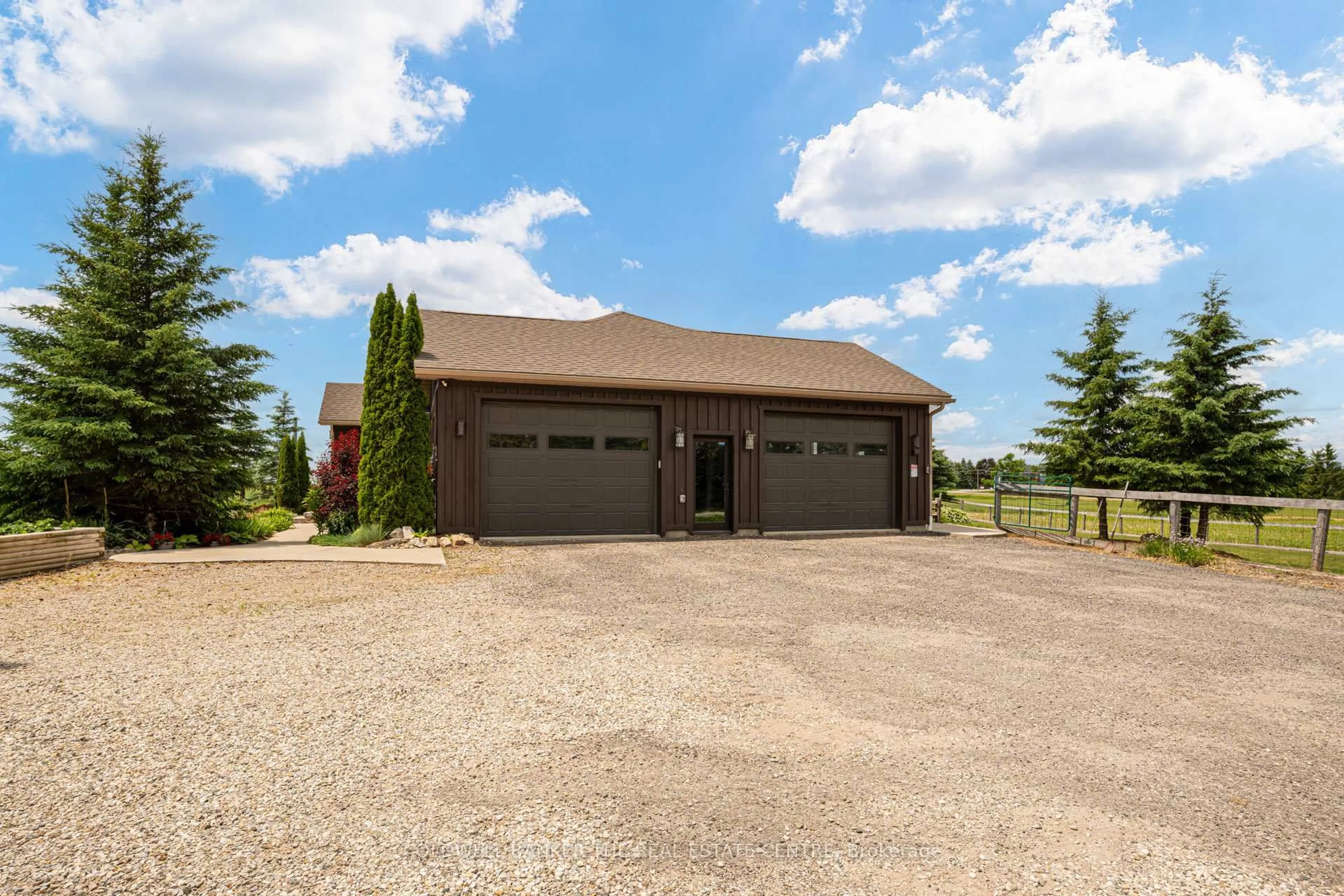 Indoor garage for 676600 Centre Rd, Mulmur Ontario L9V 0E1
