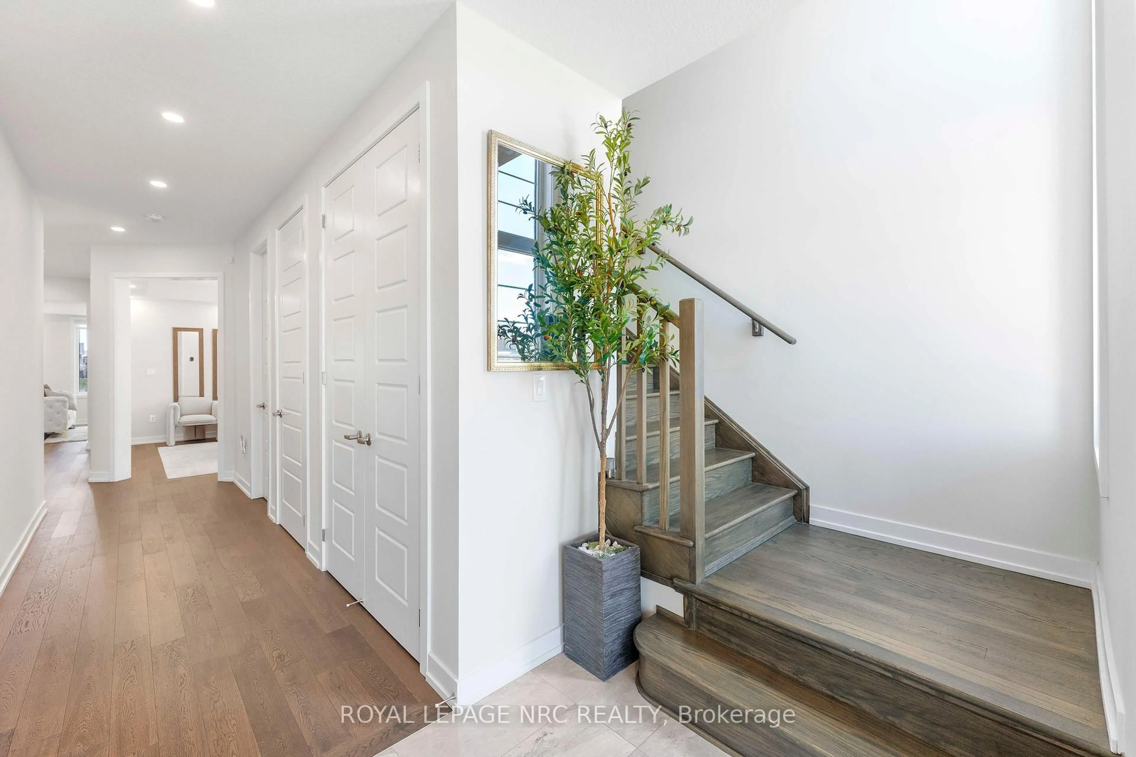 Indoor entryway for 66 Sunflower Cres, Thorold Ontario L3B 0L2