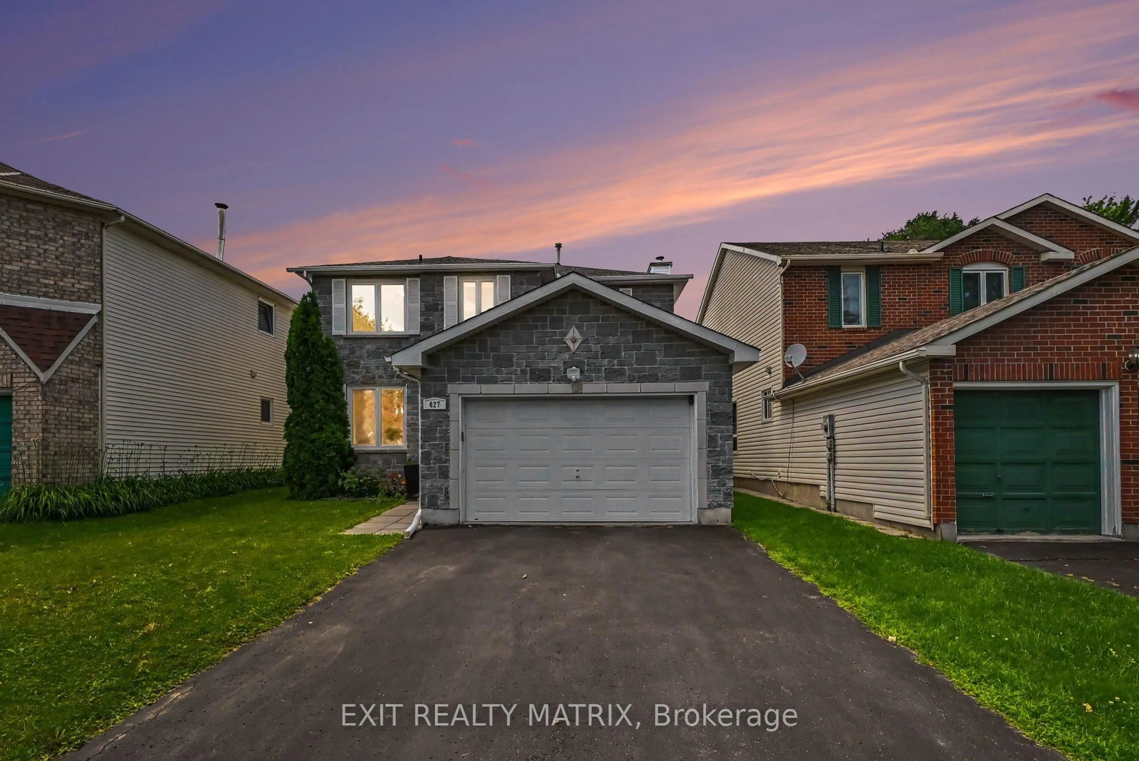 A pic from outside/outdoor area/front of a property/back of a property/a pic from drone, street for 627 Chenier Way, Ottawa Ontario K4A 1R5