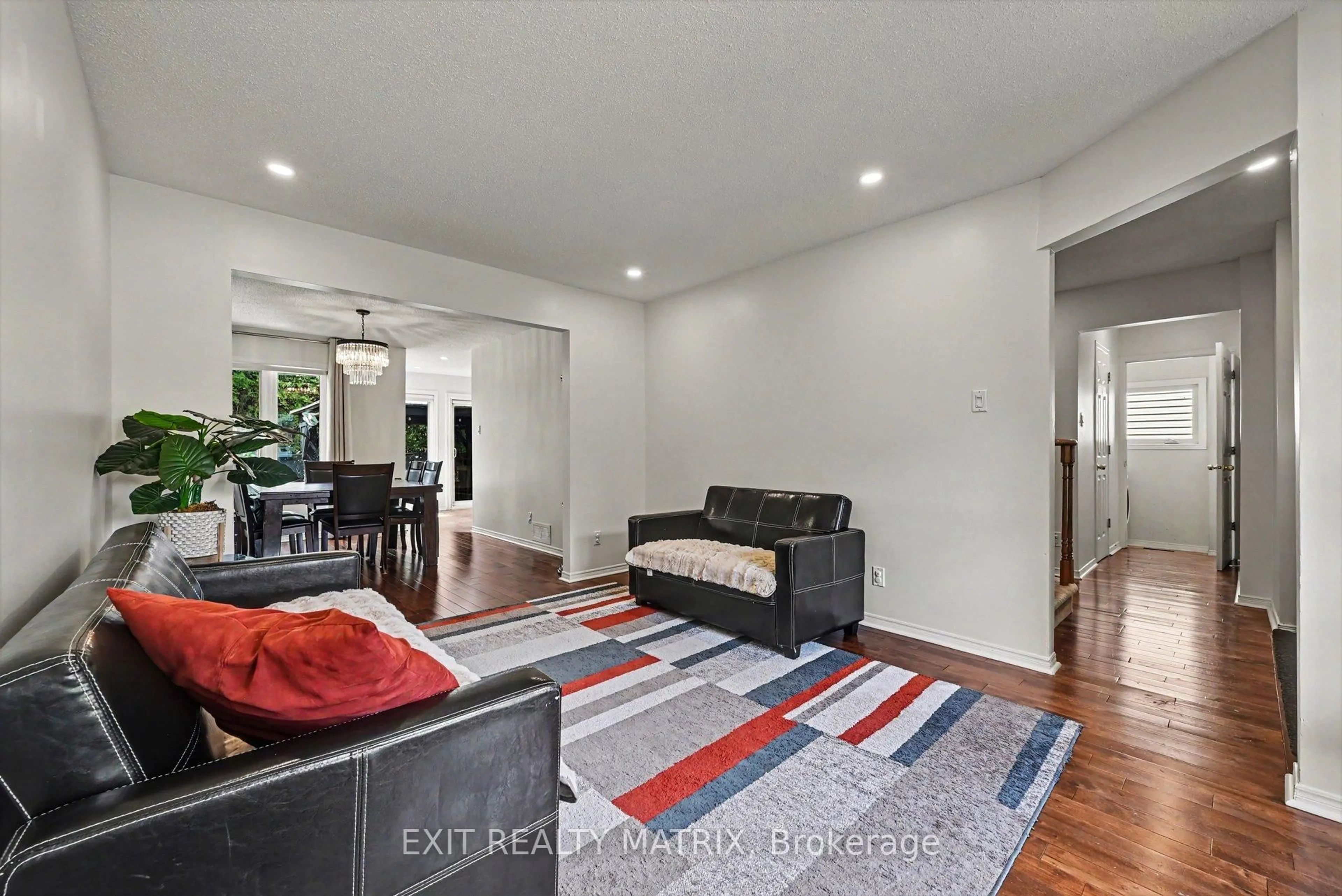 Living room with furniture, unknown for 627 Chenier Way, Ottawa Ontario K4A 1R5