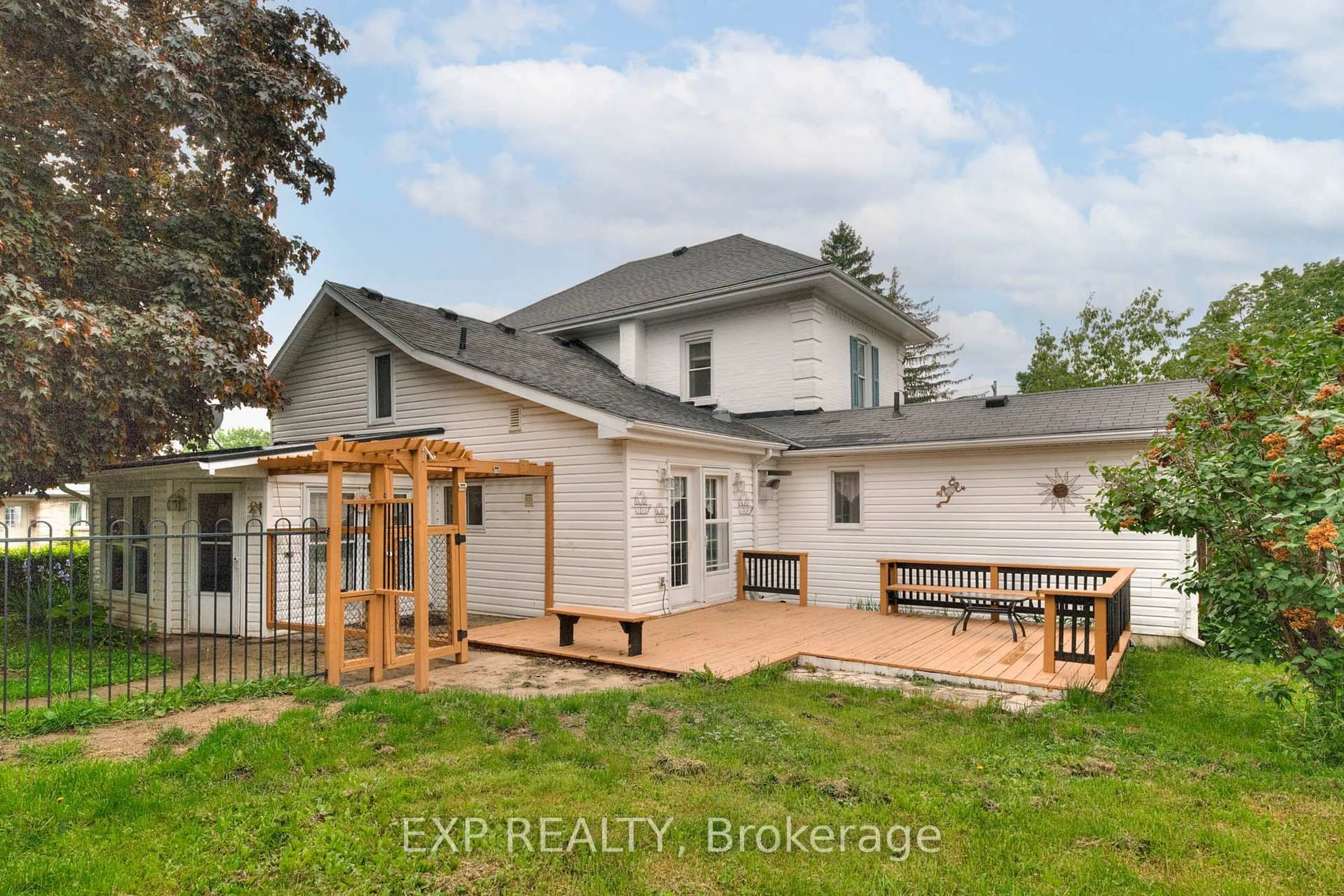 A pic from outside/outdoor area/front of a property/back of a property/a pic from drone, building for 181 Shuter St St, North Huron Ontario N0G 2W0