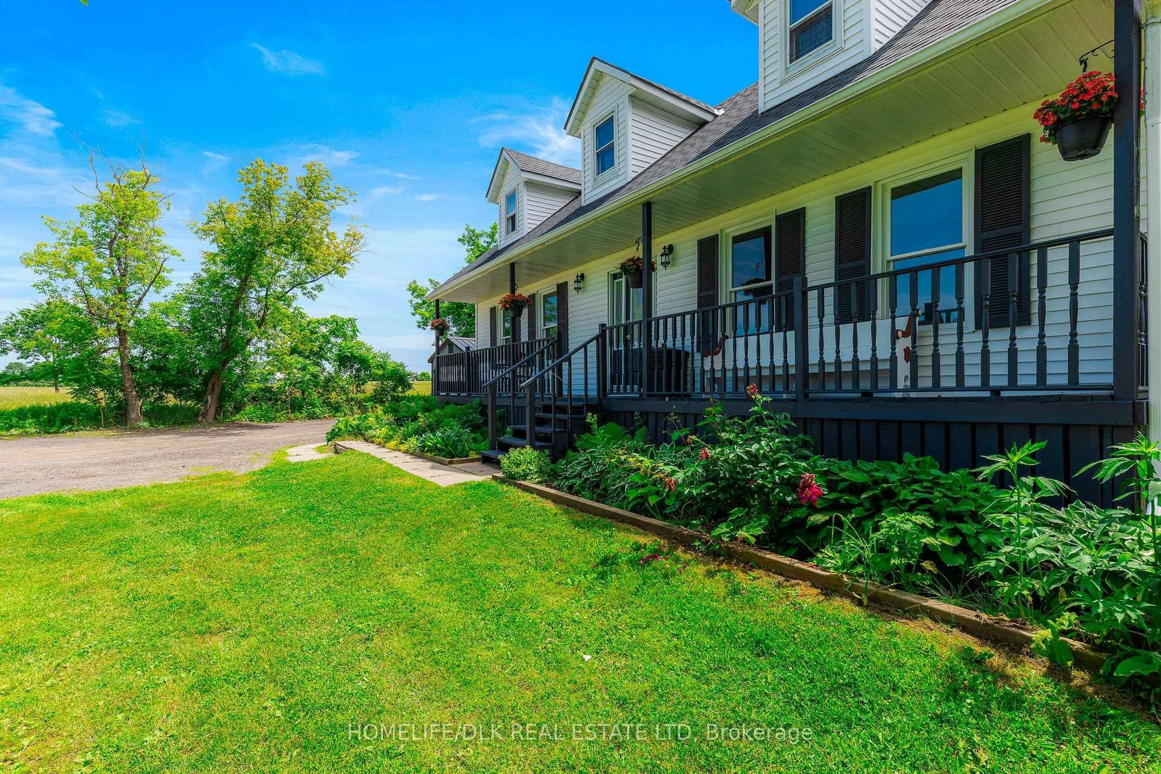 A pic from outside/outdoor area/front of a property/back of a property/a pic from drone, water/lake/river/ocean view for 94 Quabbin Rd, Front of Yonge Ontario K0E 1R0