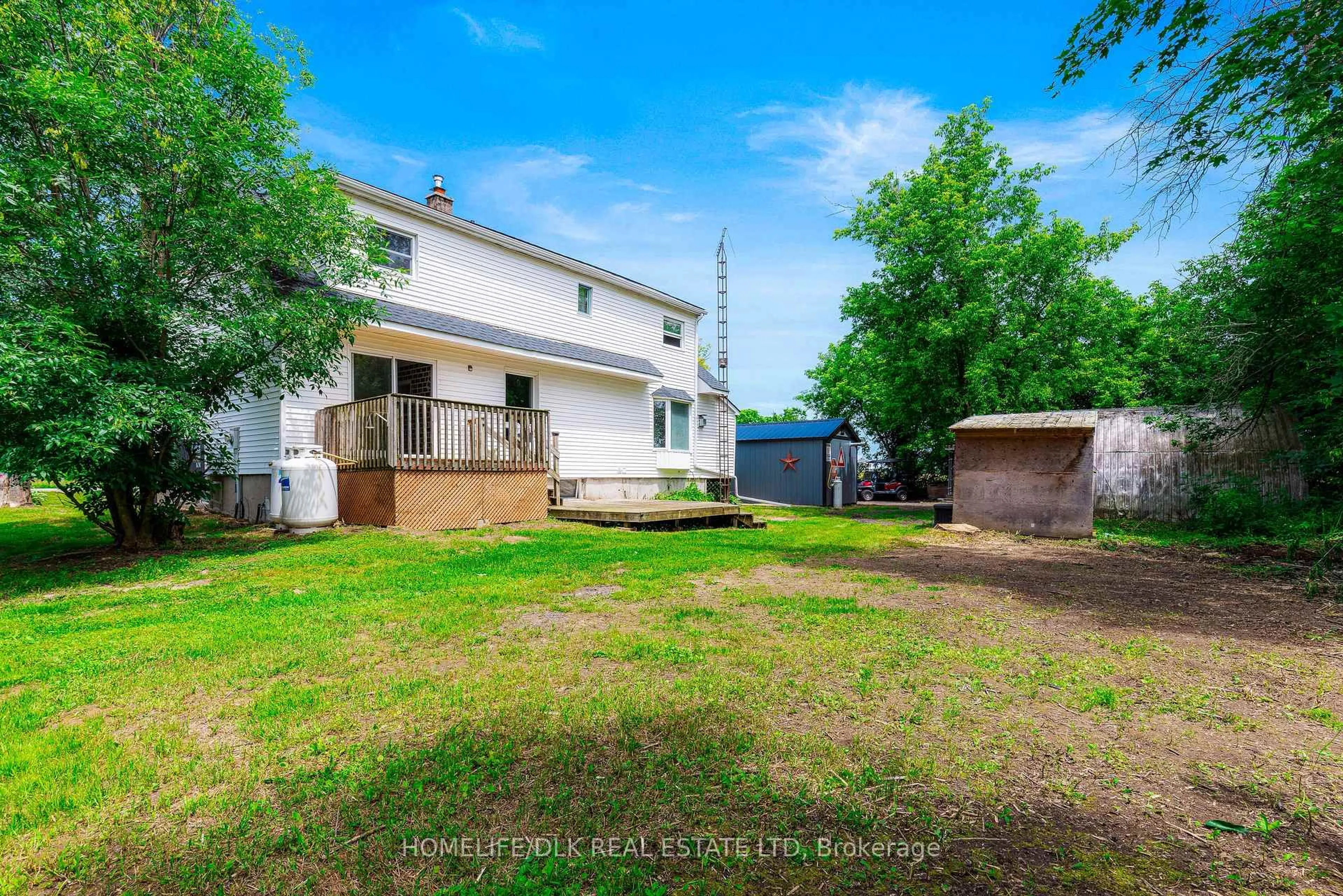 A pic from outside/outdoor area/front of a property/back of a property/a pic from drone, street for 94 Quabbin Rd, Front of Yonge Ontario K0E 1R0