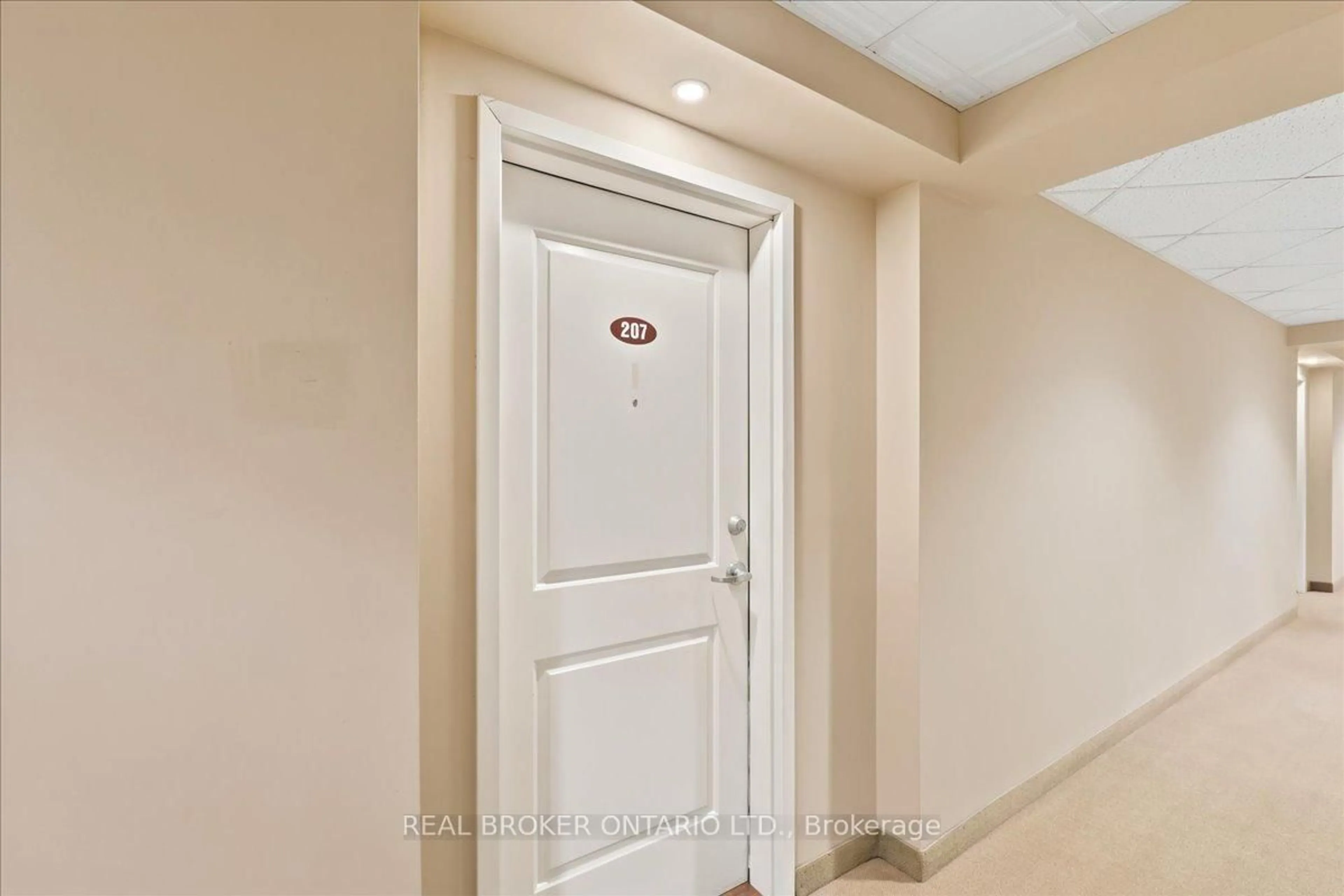 Indoor foyer for 245 Scotland St, Centre Wellington Ontario N1M 0B5