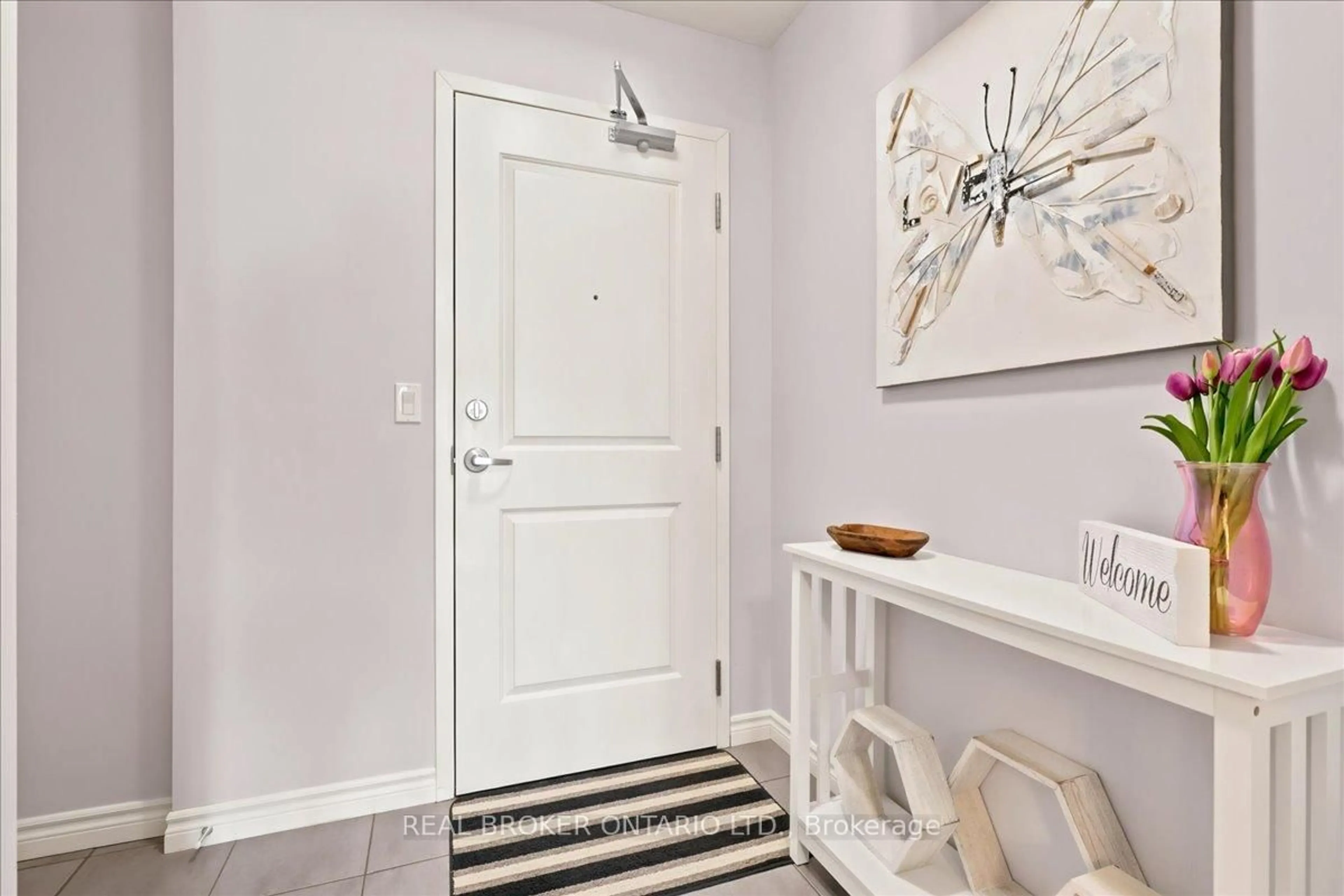 Indoor entryway for 245 Scotland St, Centre Wellington Ontario N1M 0B5
