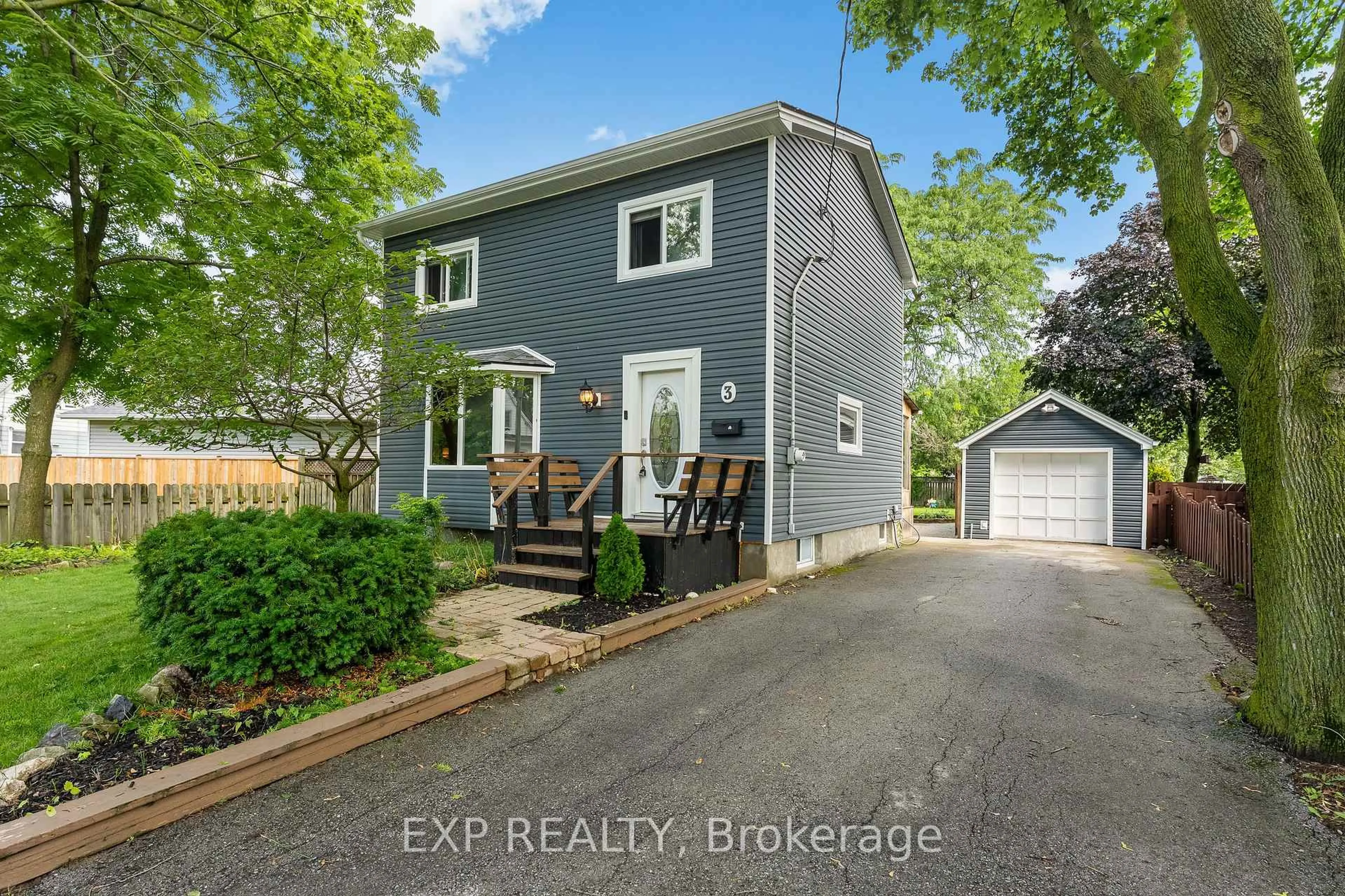 A pic from outside/outdoor area/front of a property/back of a property/a pic from drone, street for 3 WINNIFRED Ave, St. Catharines Ontario L2M 5X2