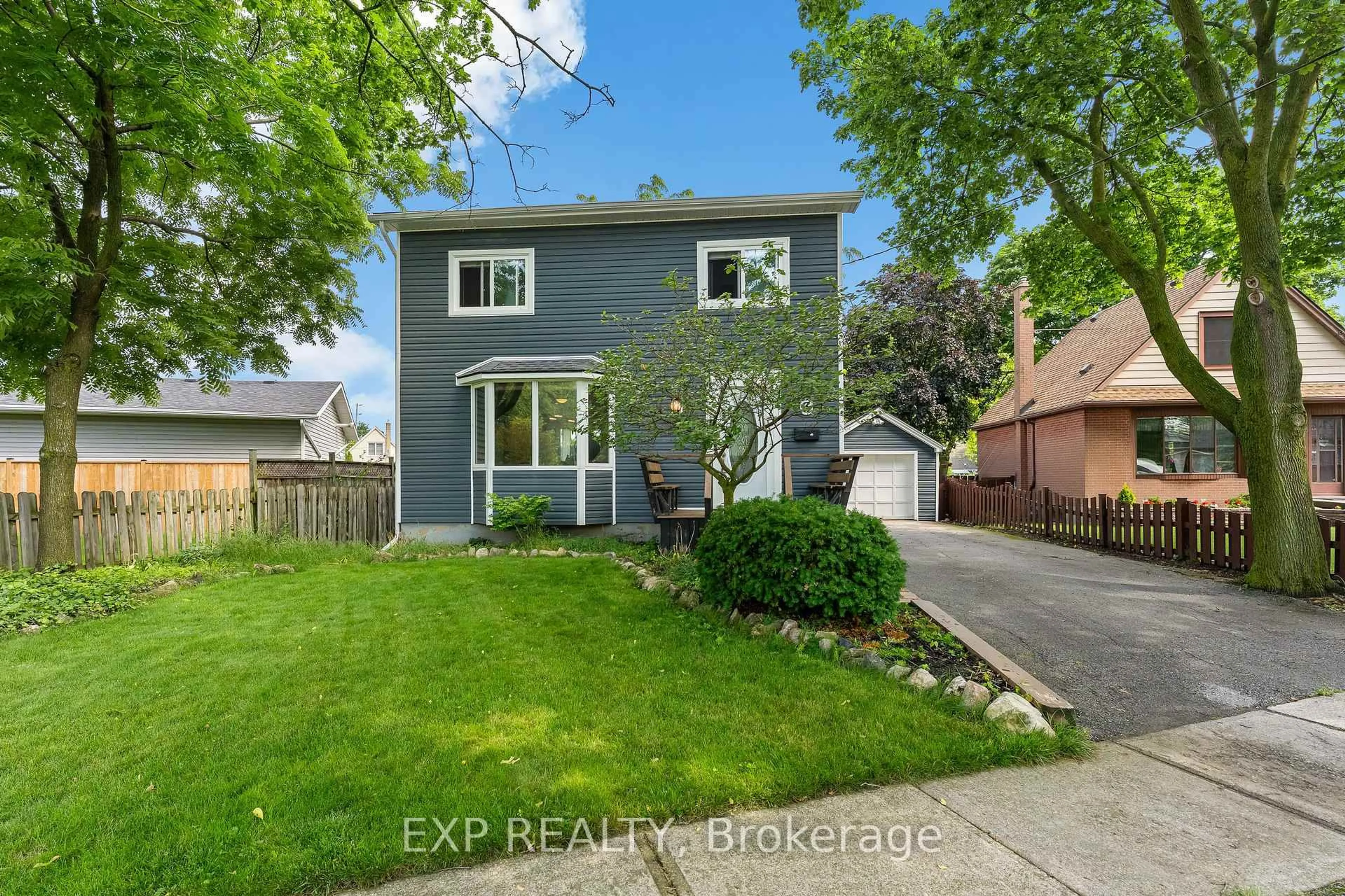 A pic from outside/outdoor area/front of a property/back of a property/a pic from drone, street for 3 WINNIFRED Ave, St. Catharines Ontario L2M 5X2