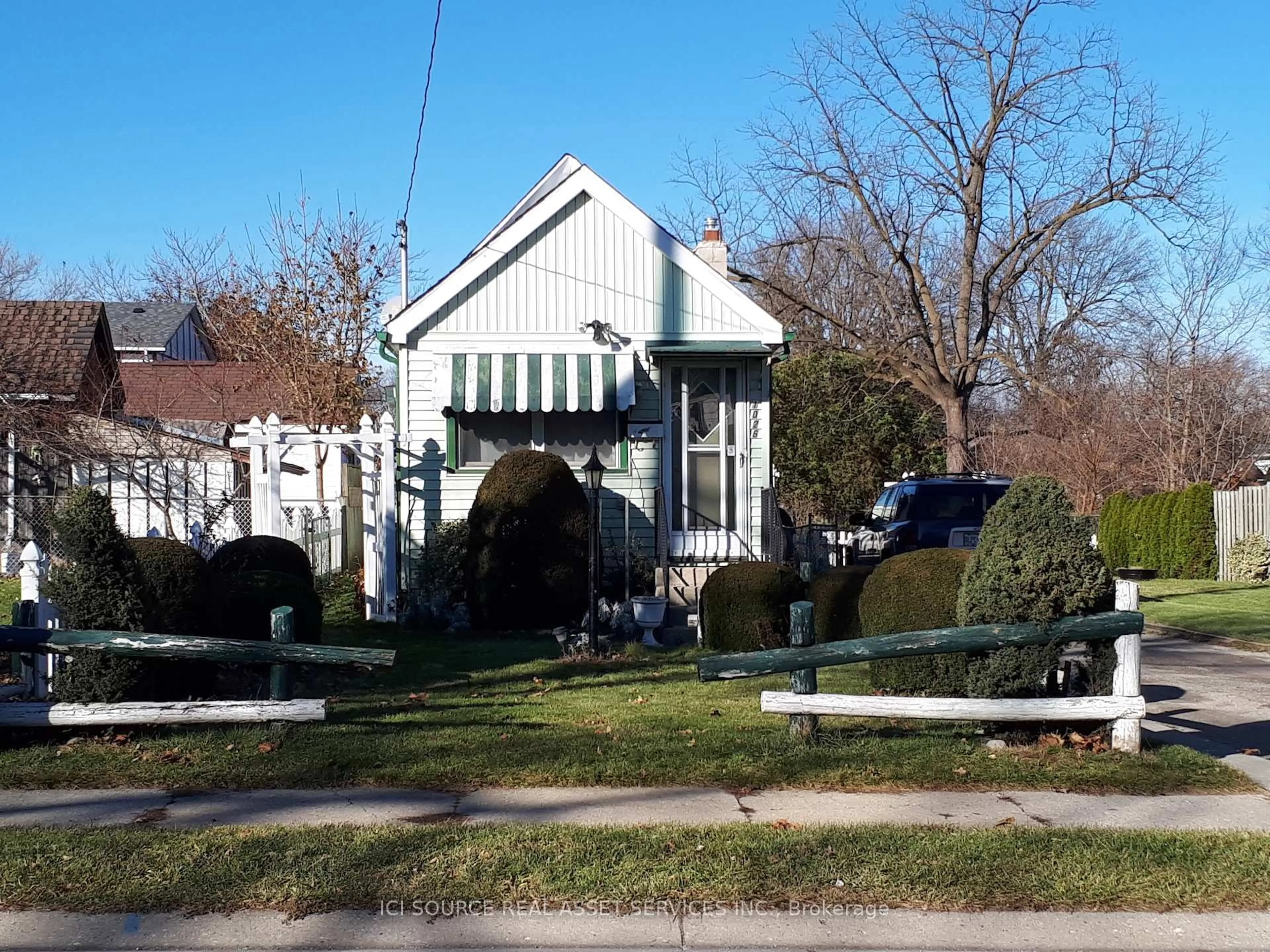 Unknown for 1026 York St, London East Ontario N5W 2T5