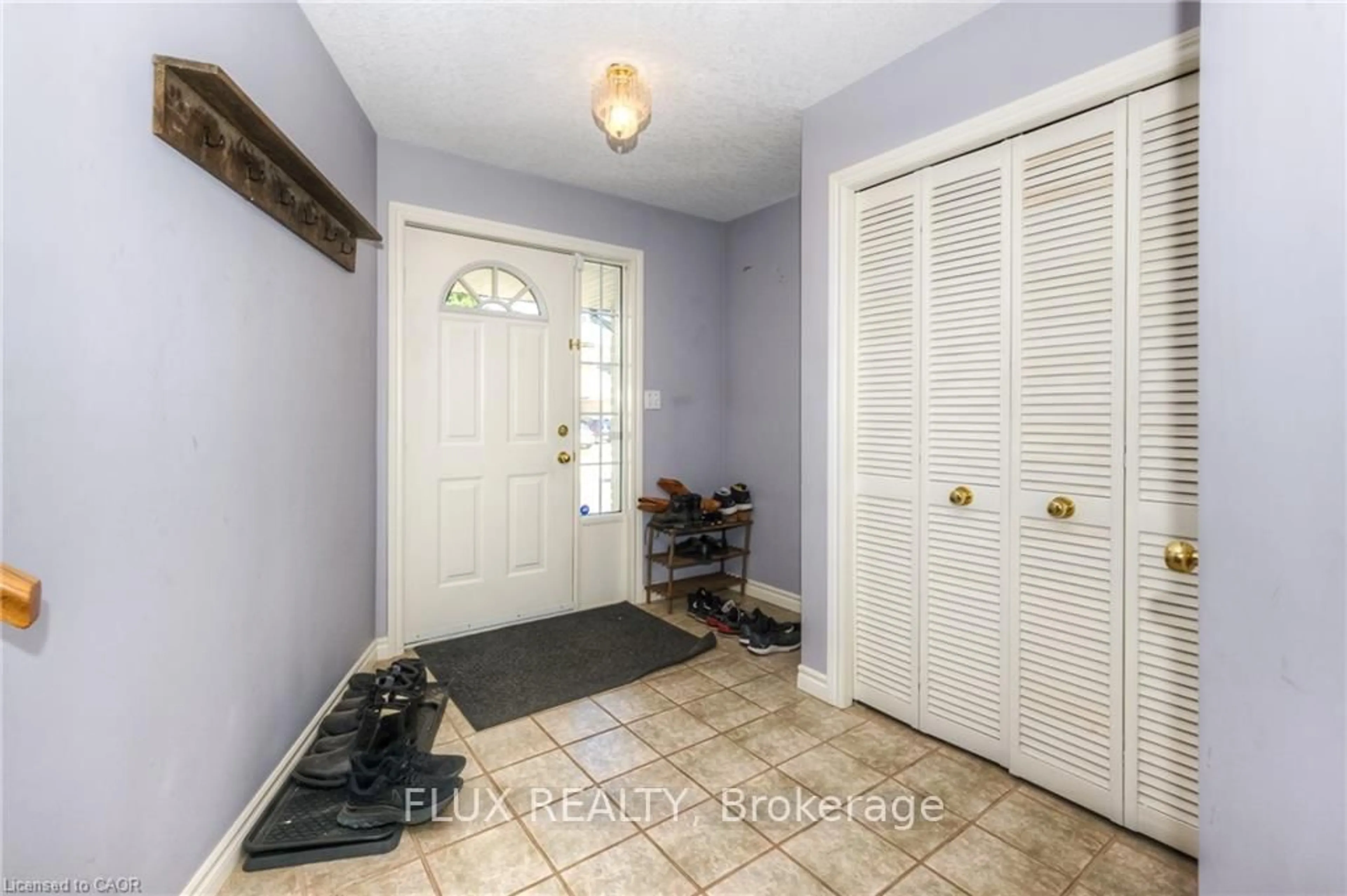 Indoor entryway for 53 WINGFIELD Ave, Stratford Ontario N5A 7R5