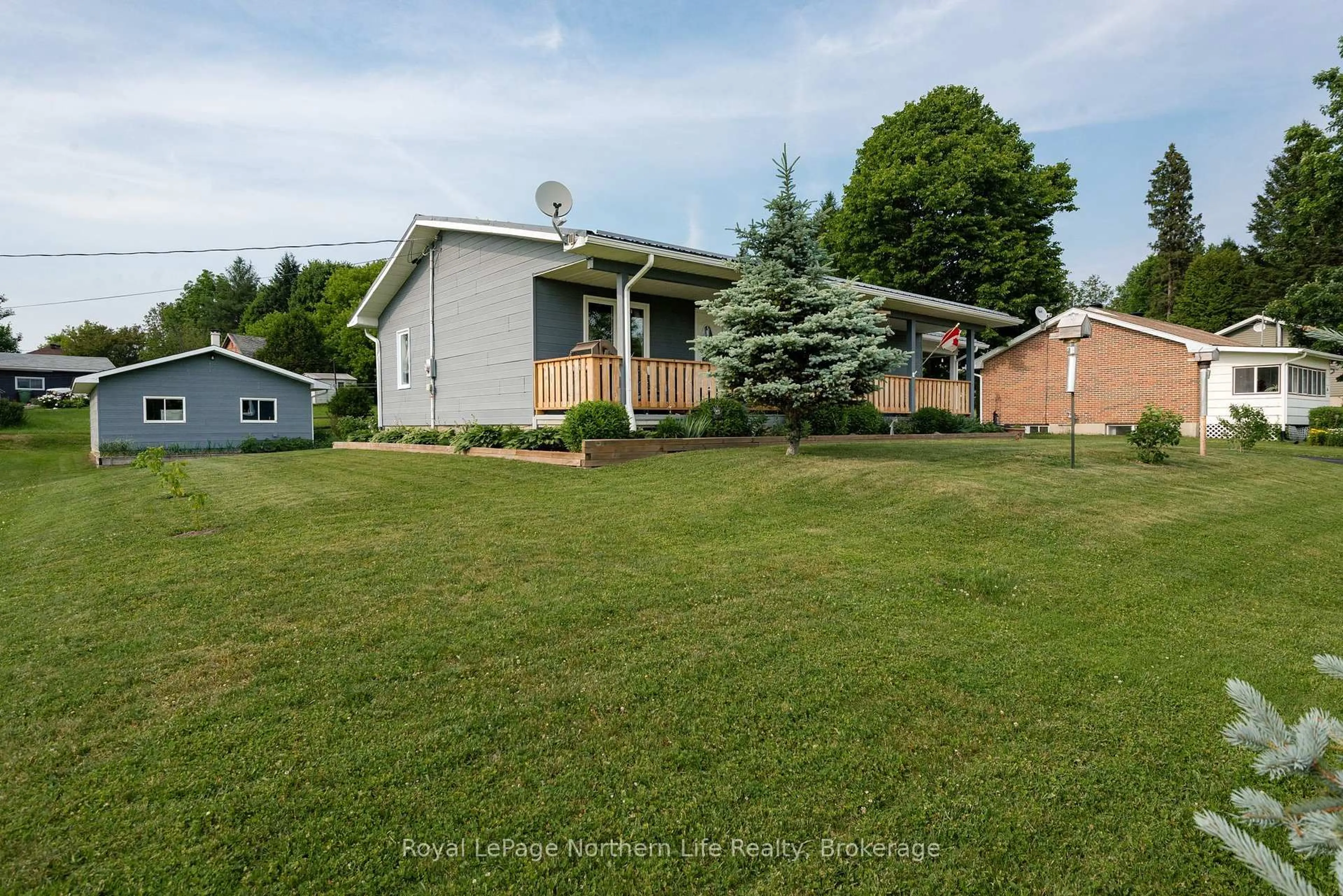 A pic from outside/outdoor area/front of a property/back of a property/a pic from drone, unknown for 12 Valley View Dr, Powassan Ontario P0H 1Z0