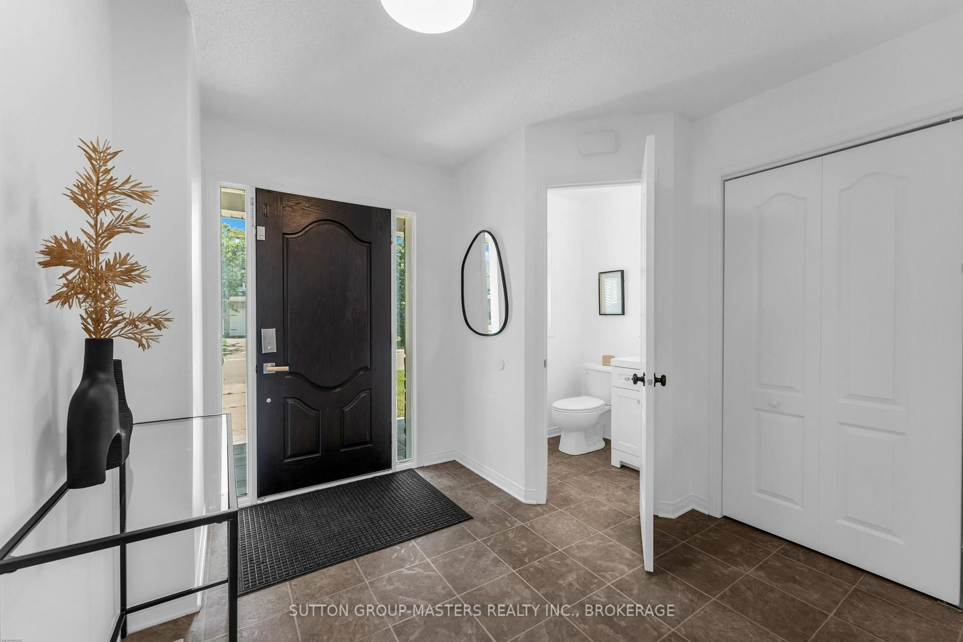 Indoor entryway for 1521 Crimson Cres, Kingston Ontario K7P 0H4