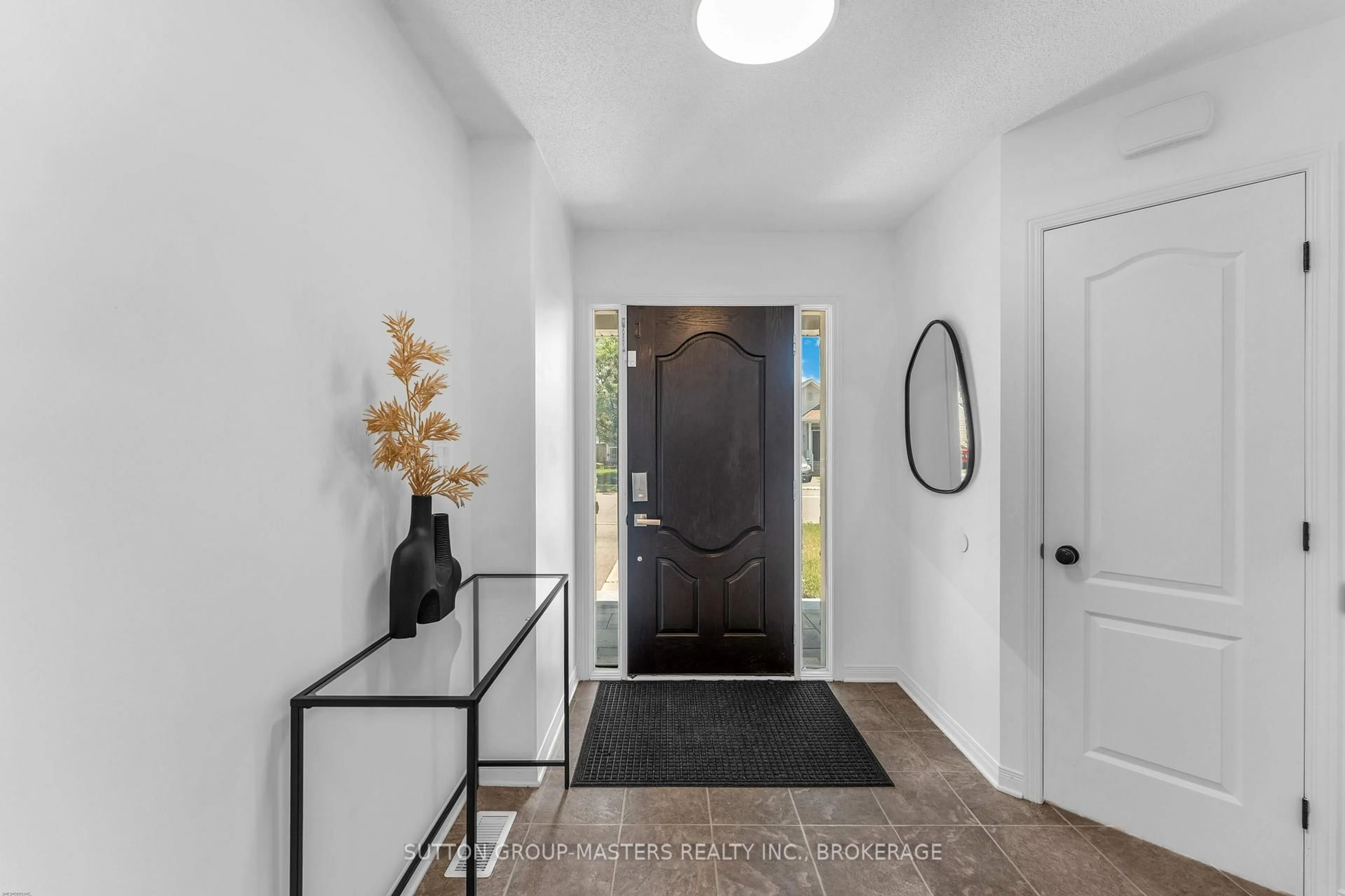 Indoor entryway for 1521 Crimson Cres, Kingston Ontario K7P 0H4