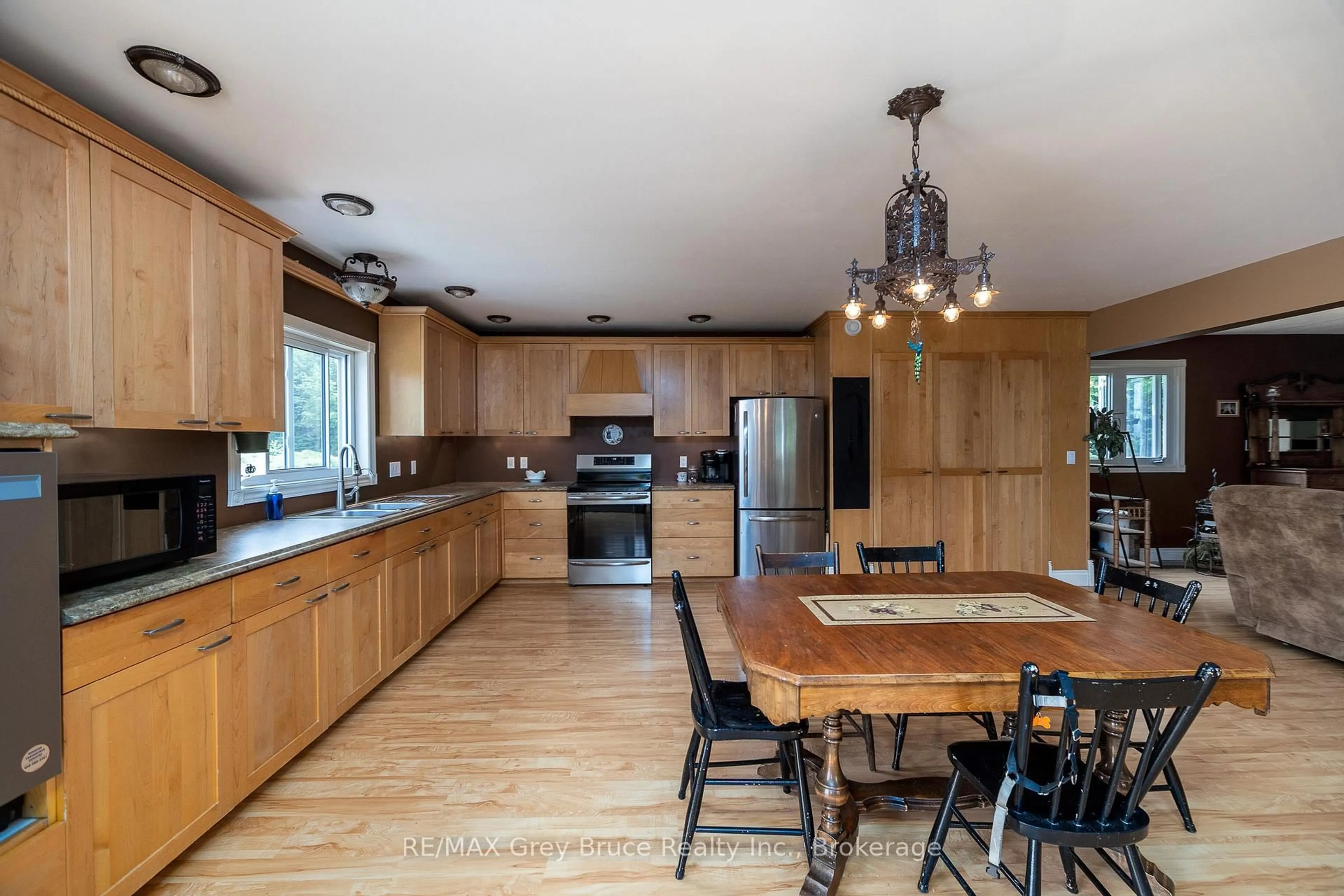 Open concept kitchen, unknown for 114 Victoria St, Chatsworth Ontario N0H 2S0