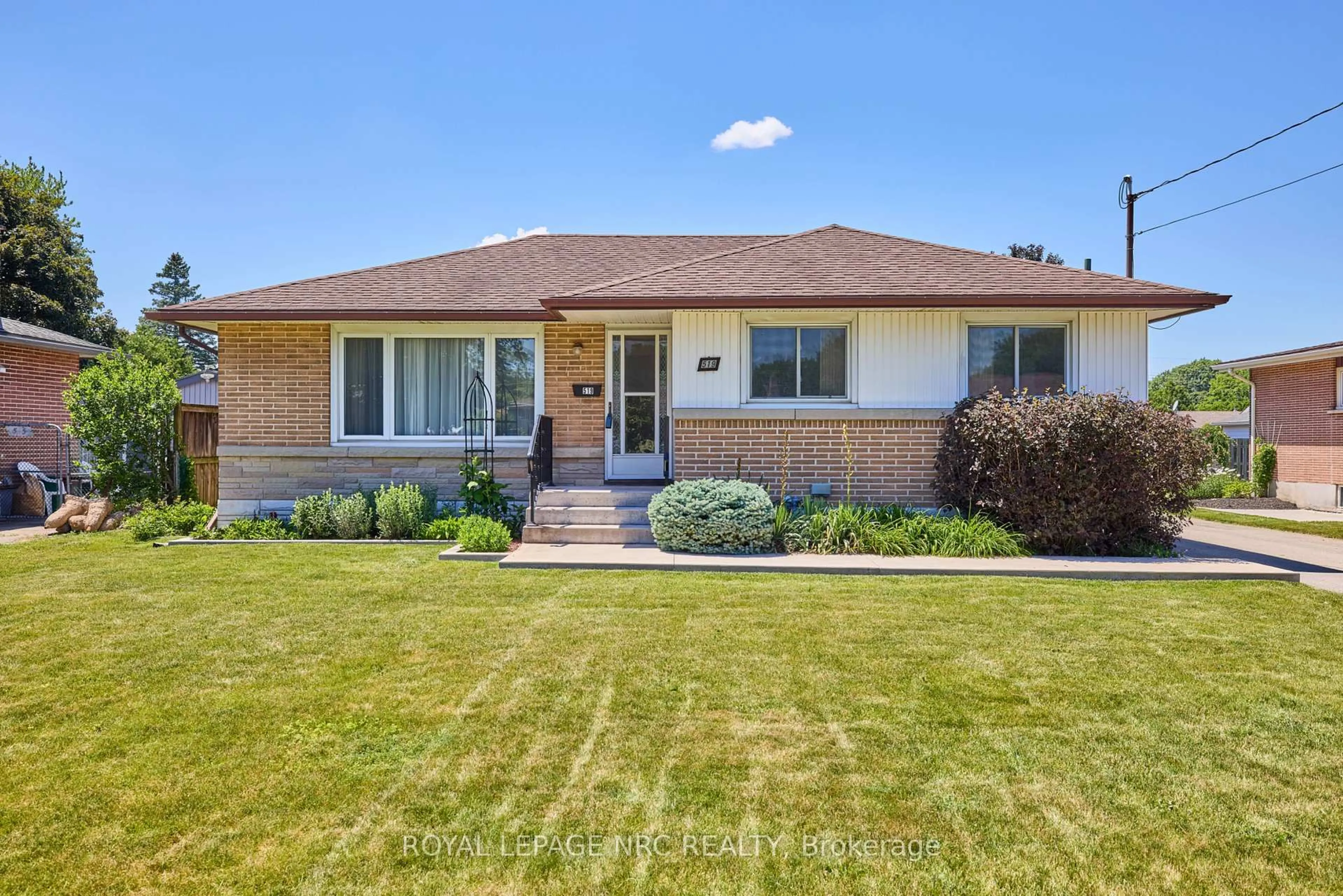 Home with brick exterior material, street for 519 Alan Ave, Welland Ontario L3C 2Y8