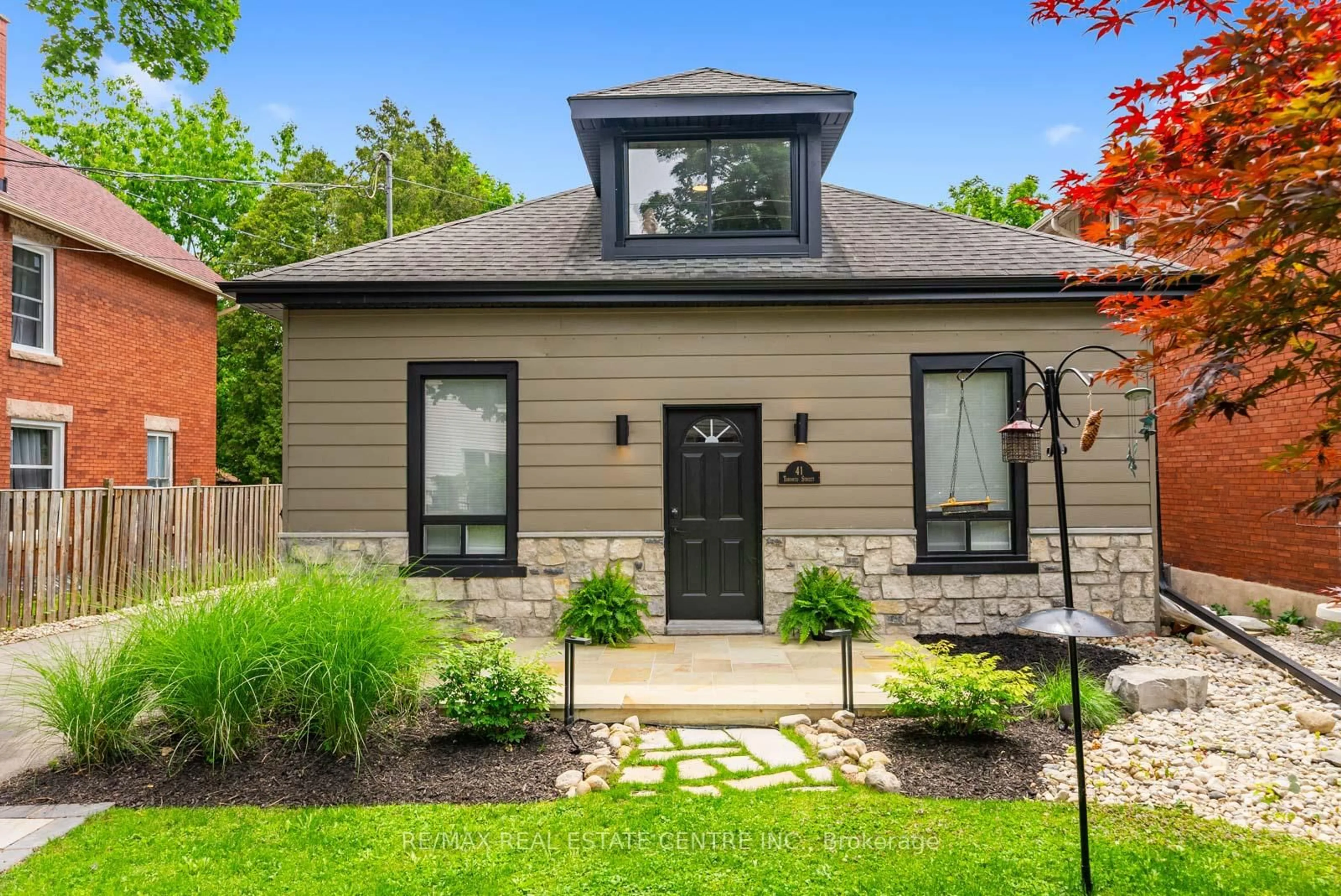 Home with brick exterior material, street for 41 Toronto St, Guelph Ontario N1E 3E3