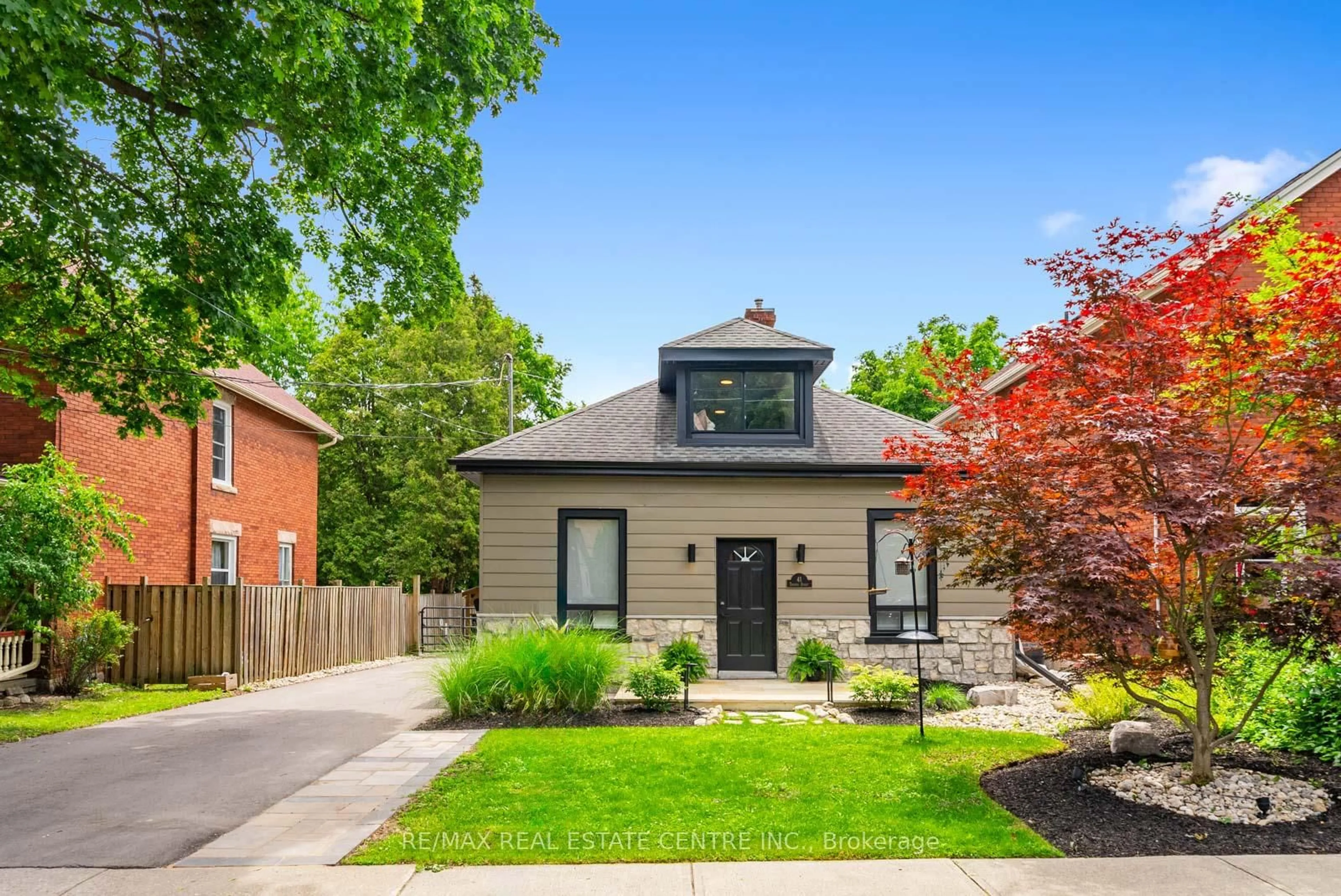 Home with brick exterior material, street for 41 Toronto St, Guelph Ontario N1E 3E3