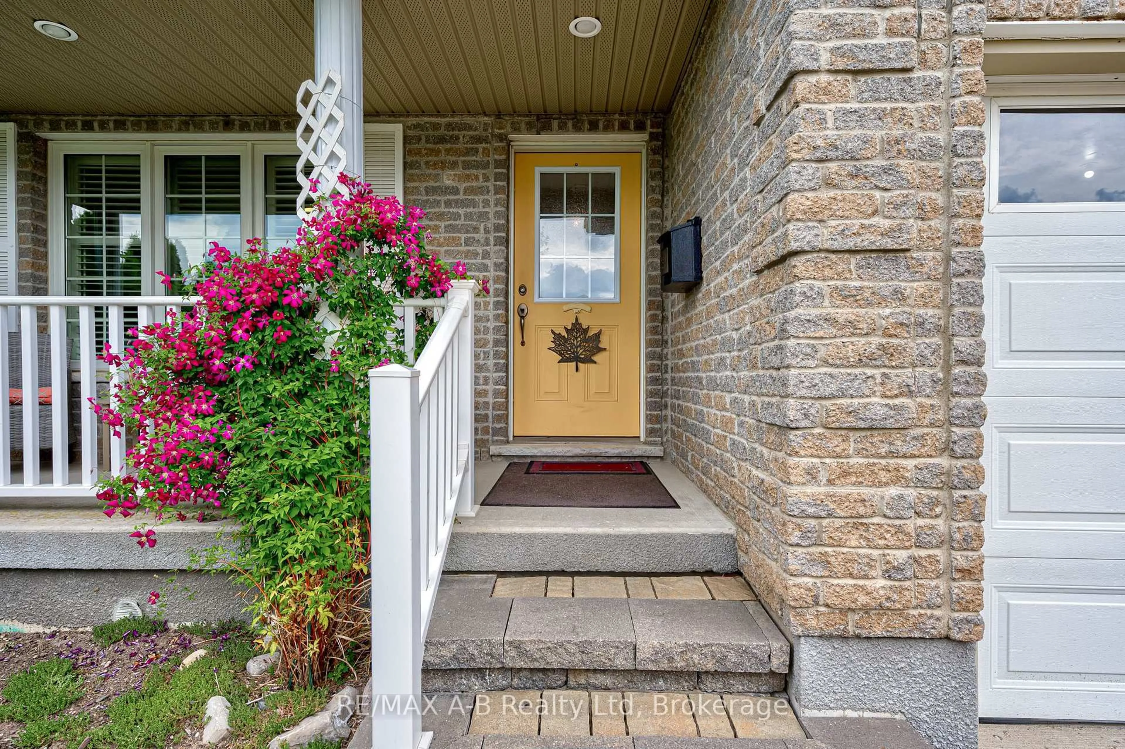 Indoor entryway for 114 Hossie Terr, Stratford Ontario N5A 8B6