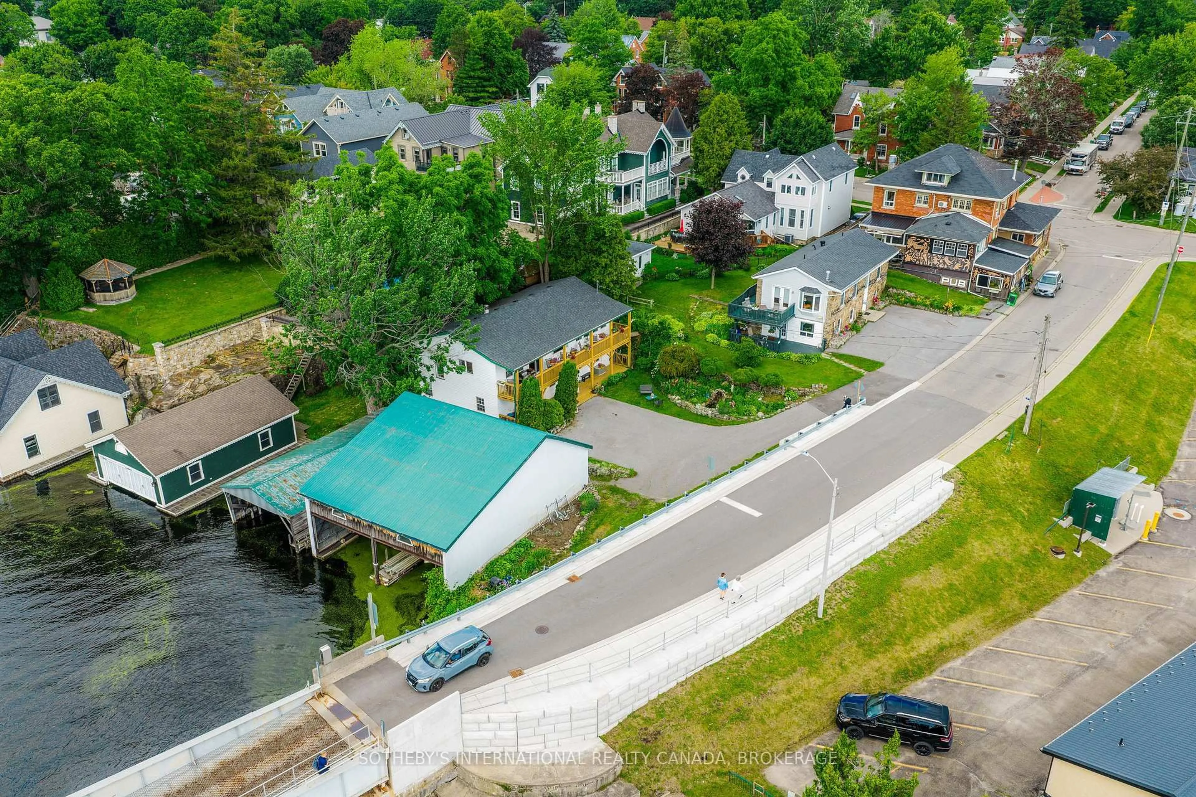 A pic from outside/outdoor area/front of a property/back of a property/a pic from drone, street for 50 - 60 Water St, Gananoque Ontario K7G 2B8