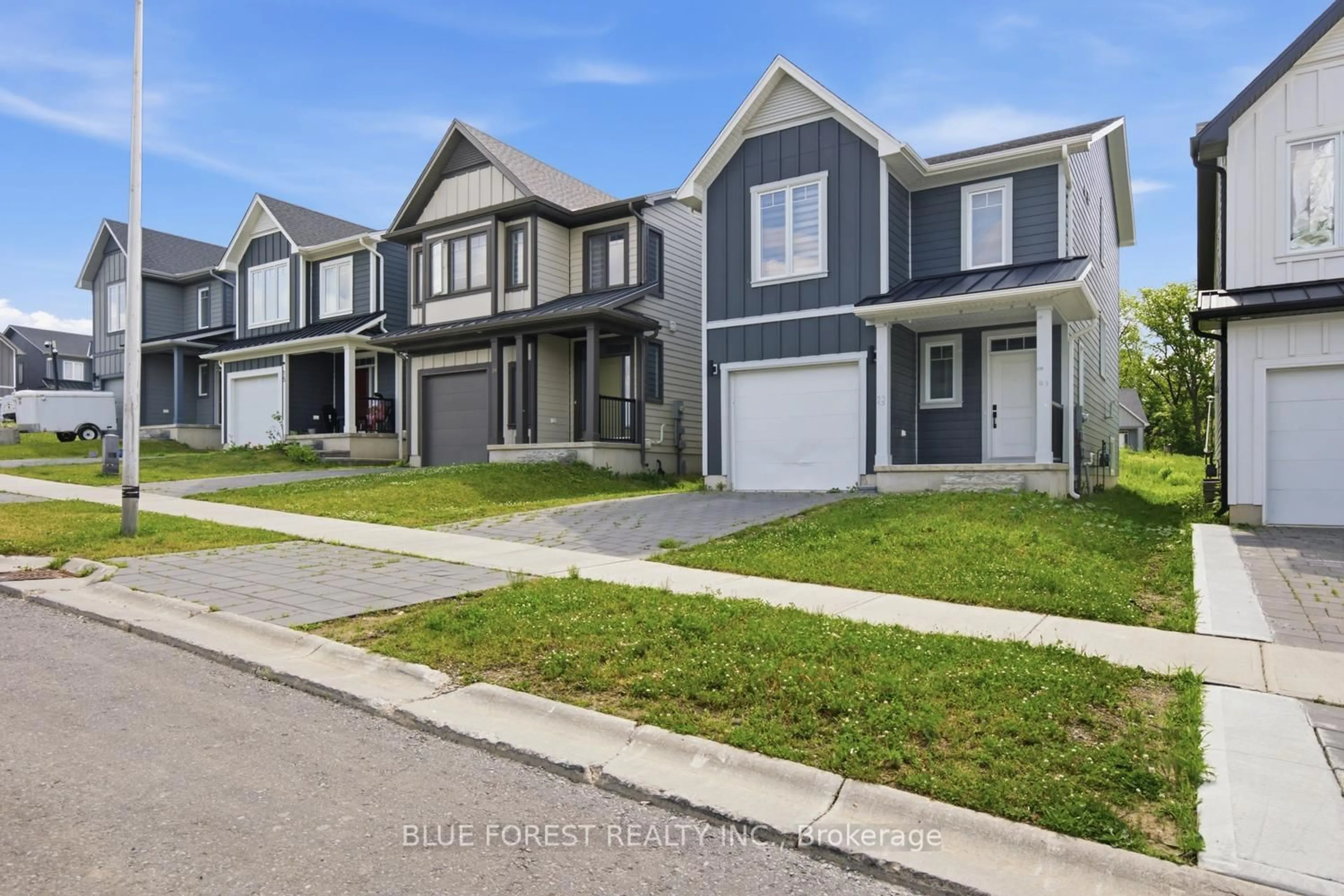 Home with vinyl exterior material, street for 23 Christopher Crt, London South Ontario N5Z 0A9