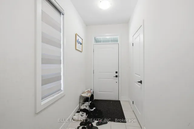 23 Christopher Crt, London South 5