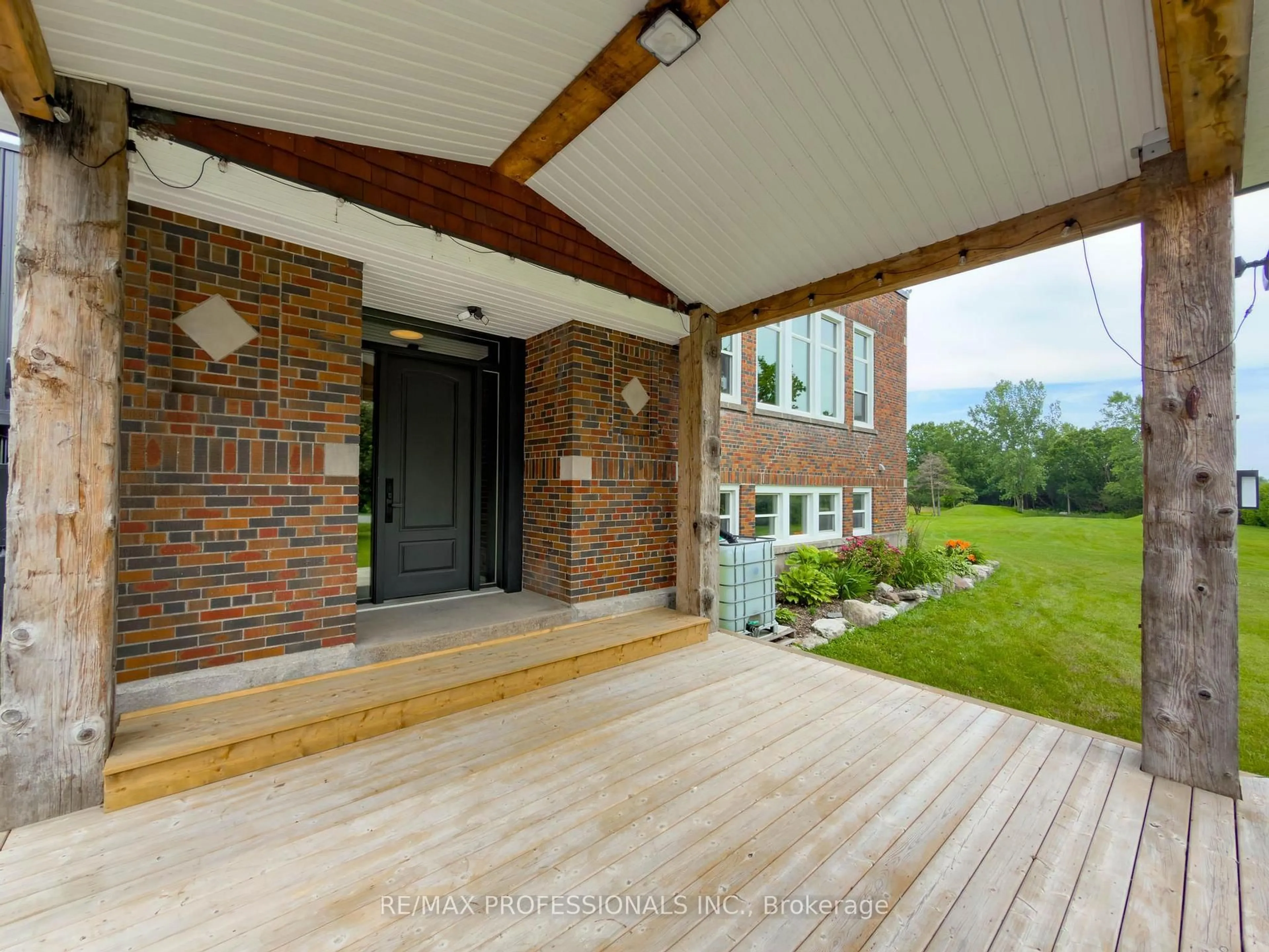 Home with brick exterior material, unknown for 1744 Ridgemount Rd, Fort Erie Ontario L0S 1N0