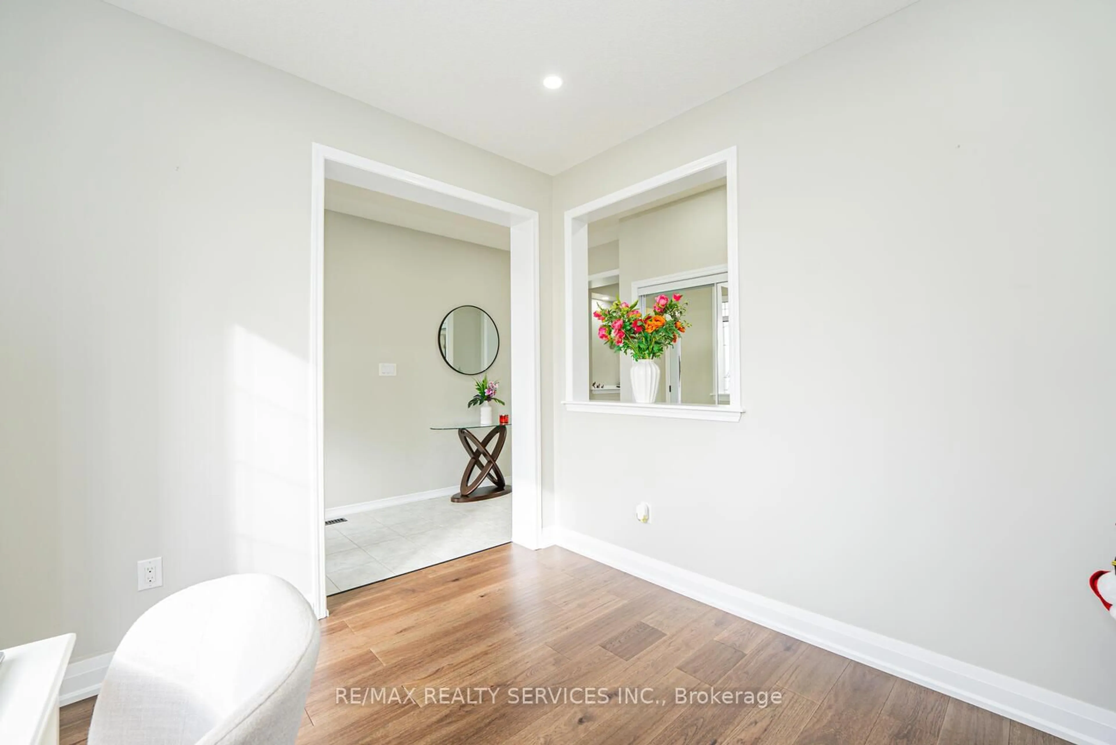 Indoor entryway for 89 Powell Rd, Brantford Ontario N3T 0P9